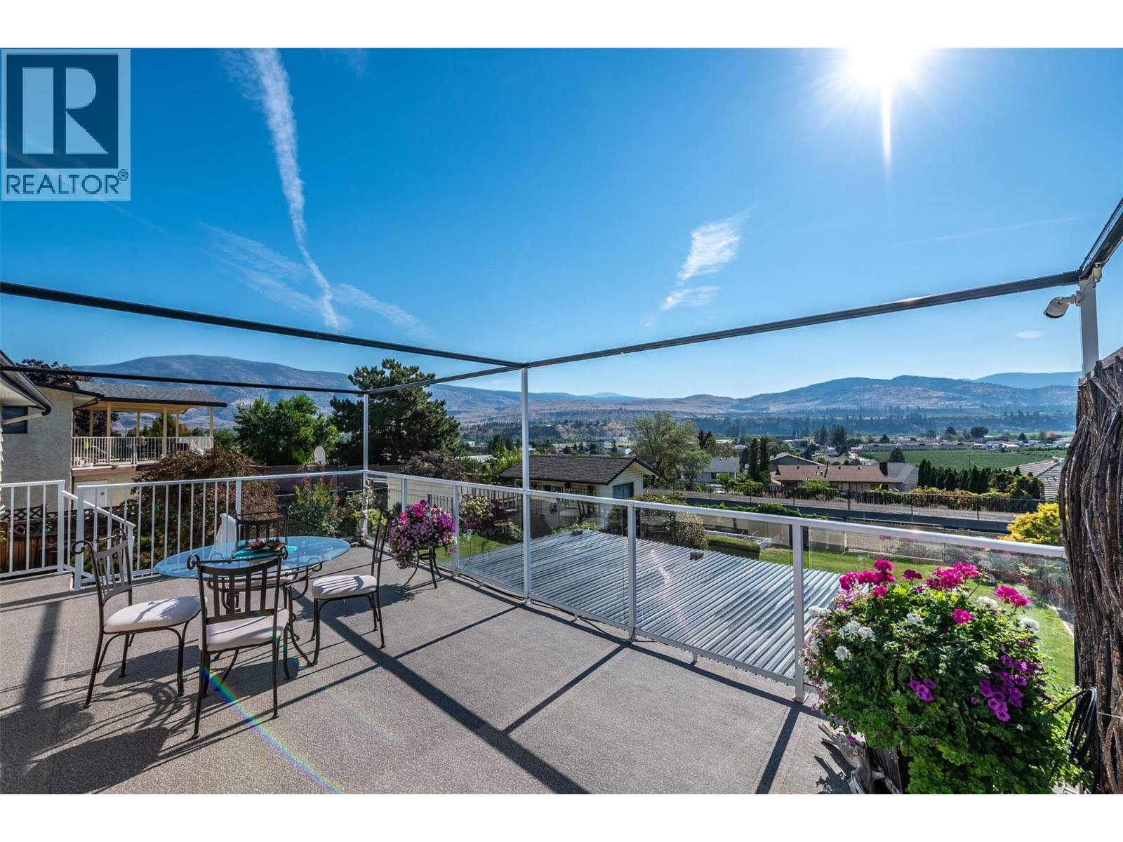  949 Panorama Crescent, Oliver