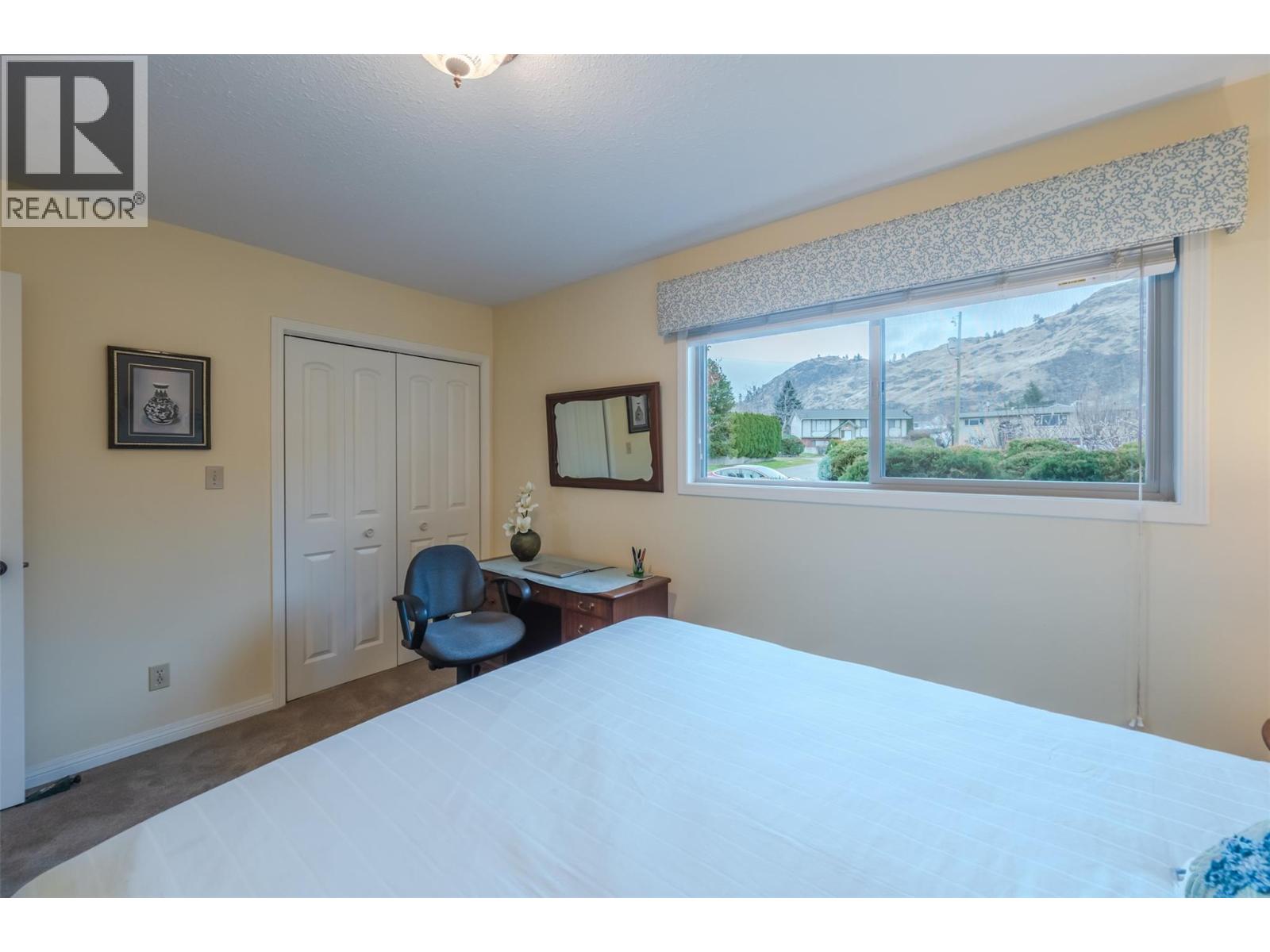  949 Panorama Crescent, Oliver