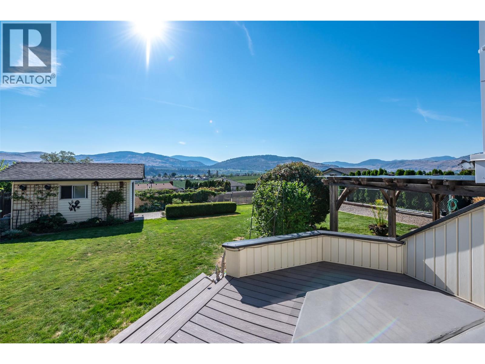  949 Panorama Crescent, Oliver