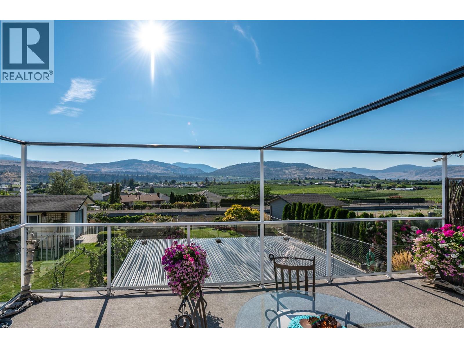  949 Panorama Crescent, Oliver