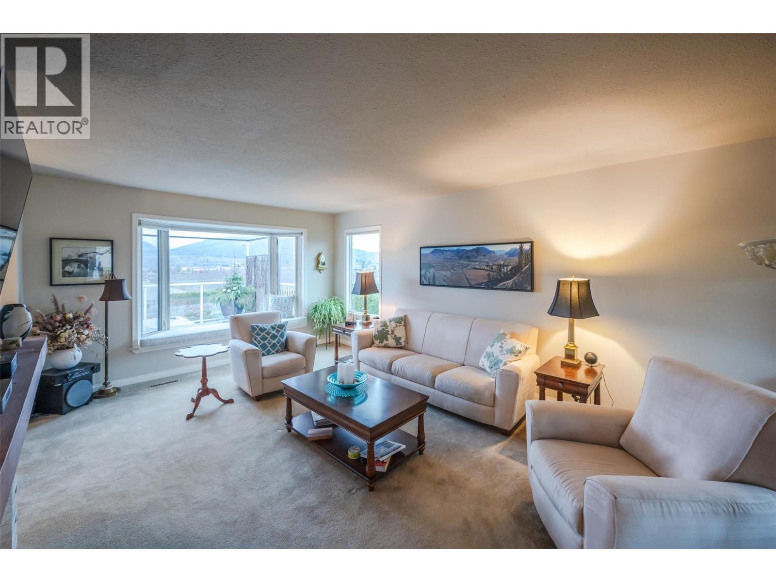  949 Panorama Crescent, Oliver