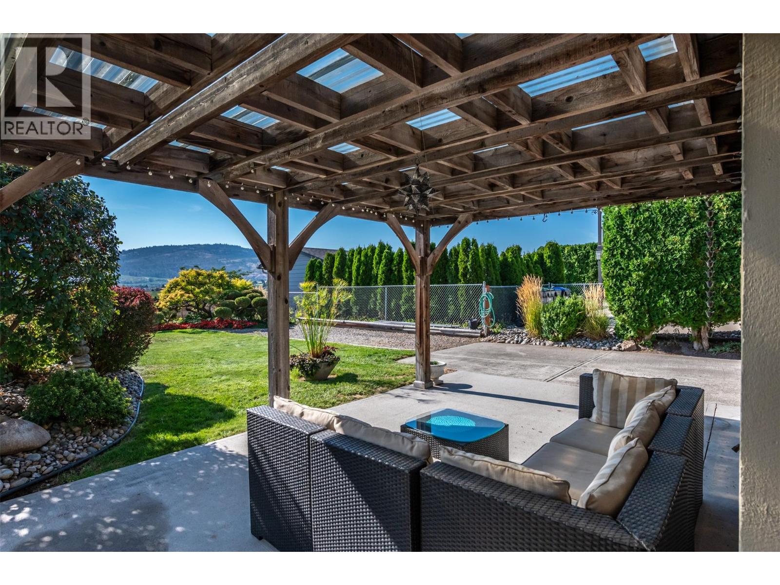  949 Panorama Crescent, Oliver