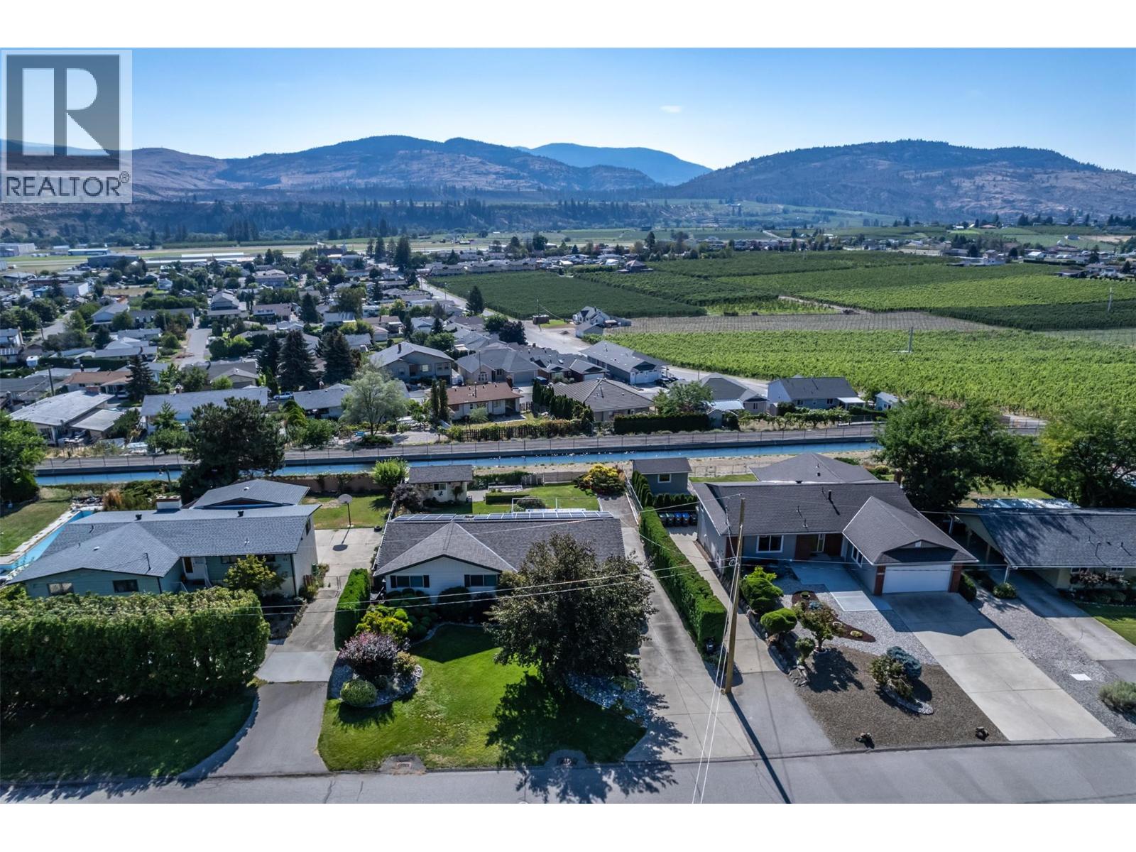  949 Panorama Crescent, Oliver