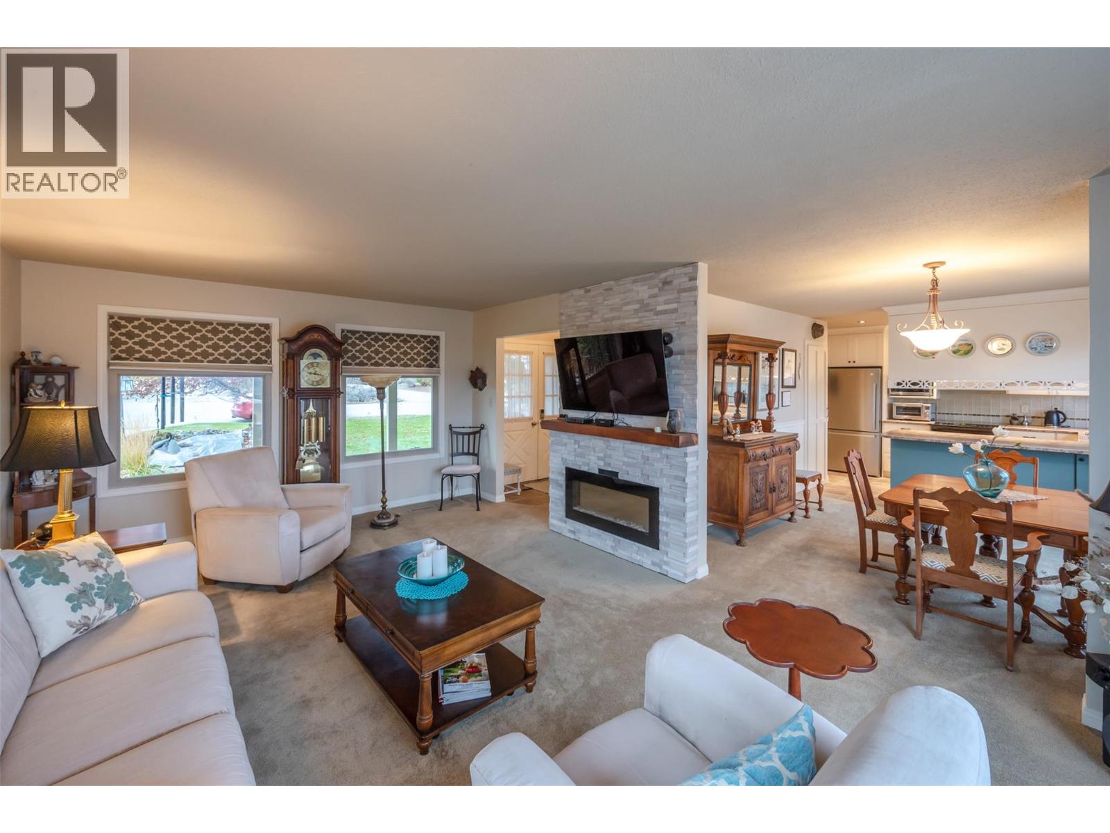  949 Panorama Crescent, Oliver