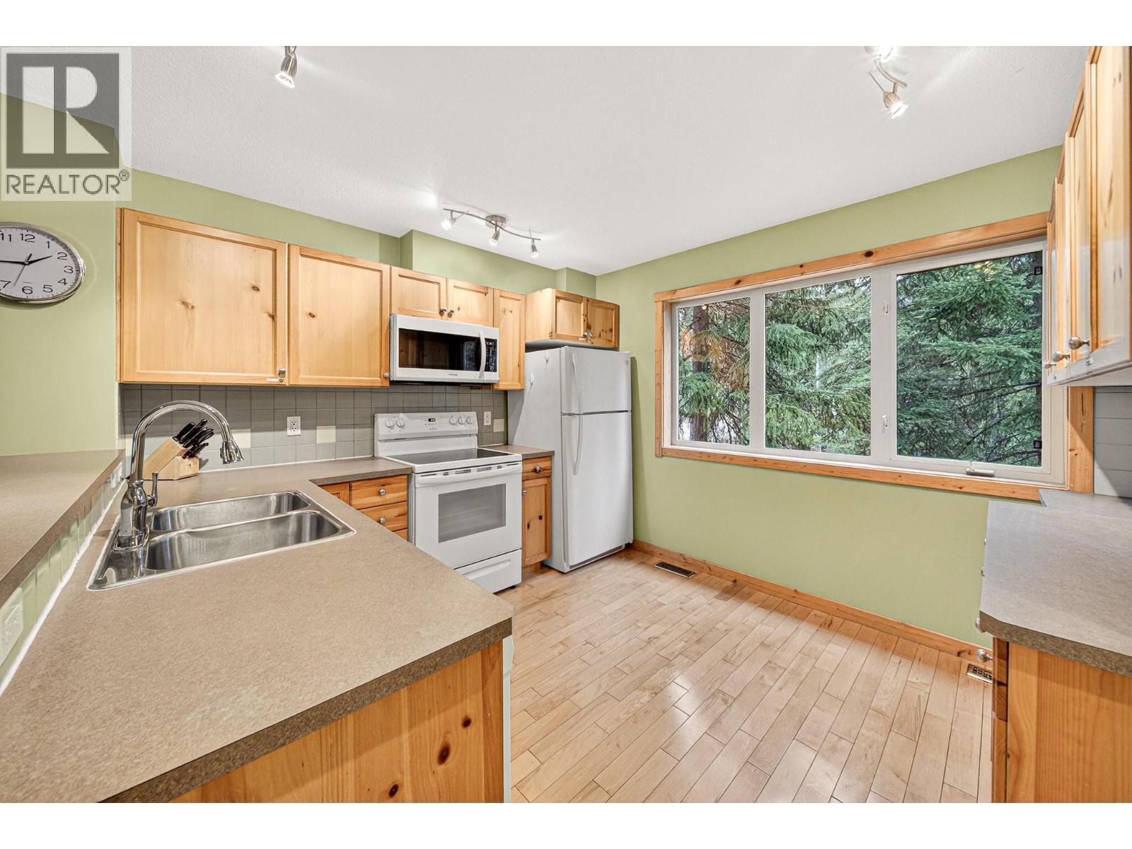 #C 5 ESTATE DRIVE - 16