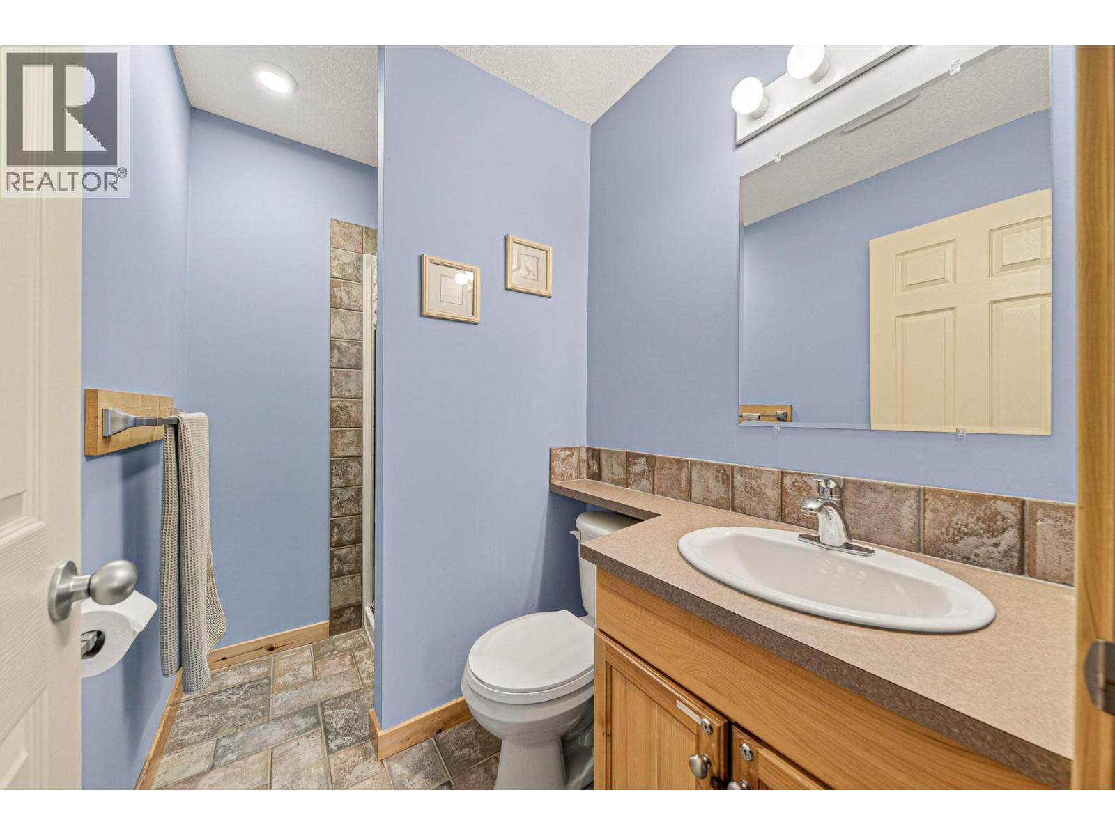 #C 5 ESTATE DRIVE - 32