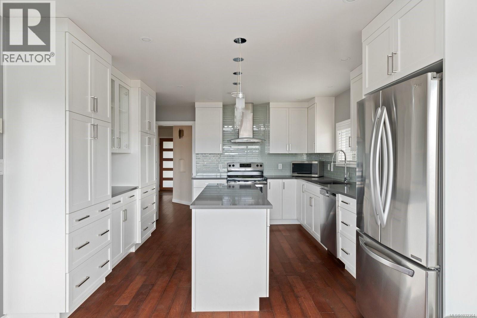  310 Windermere Place, Victoria