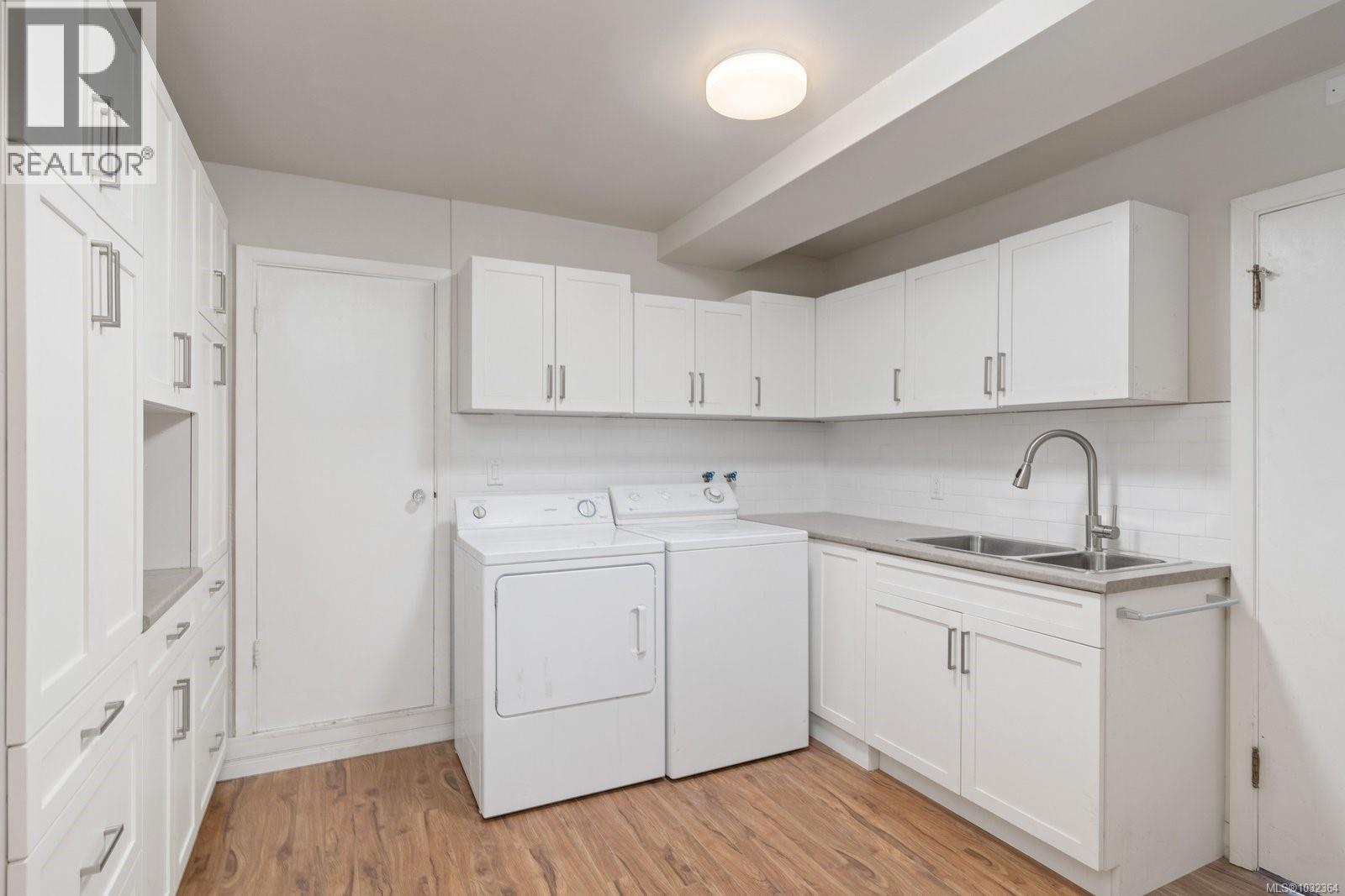  310 Windermere Place, Victoria