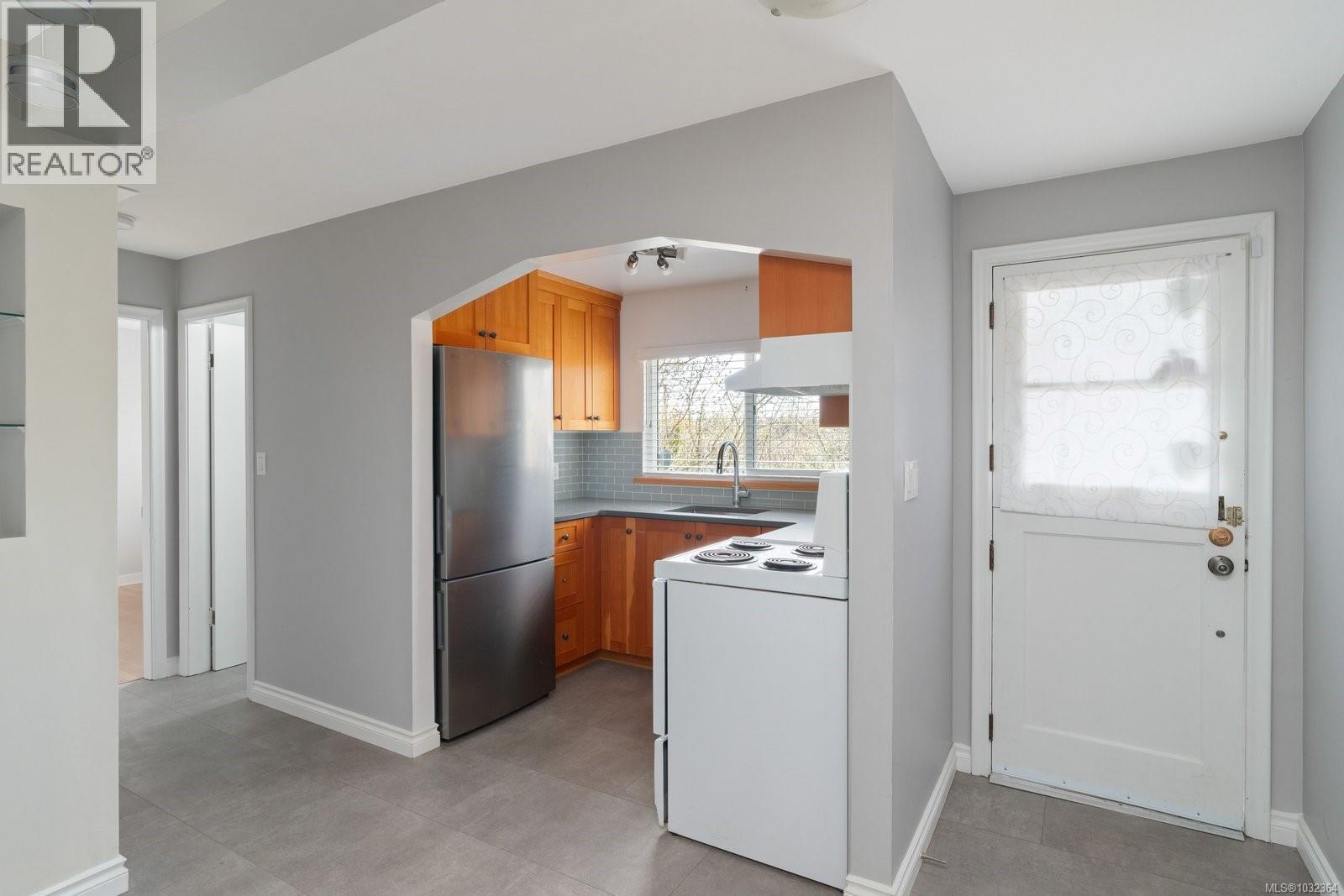  310 Windermere Place, Victoria