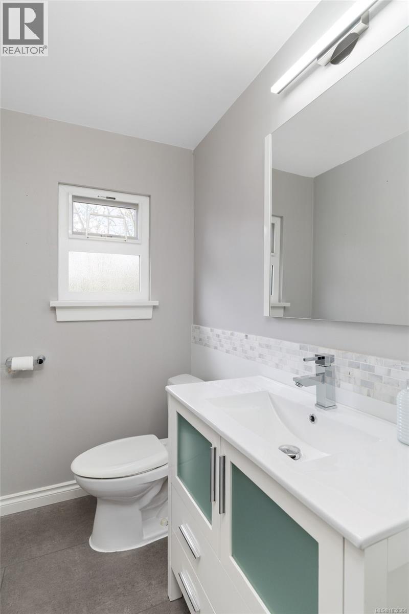  310 Windermere Place, Victoria