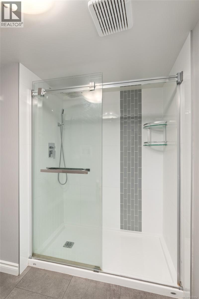  310 Windermere Place, Victoria