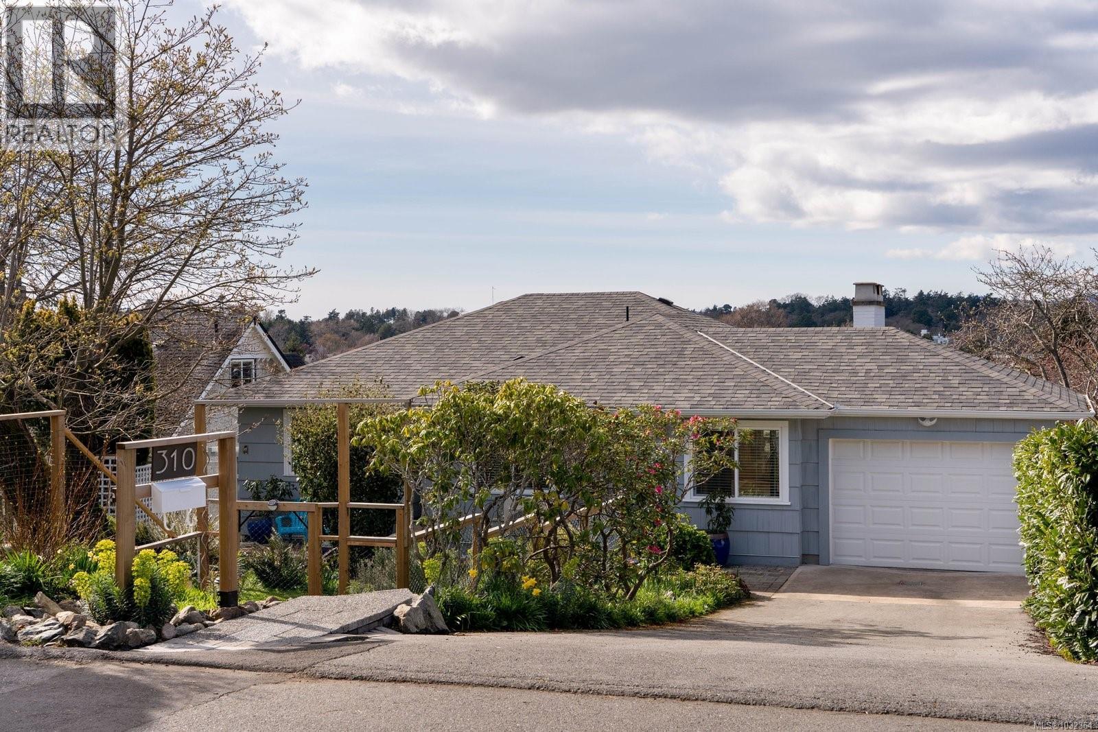  310 Windermere Place, Victoria