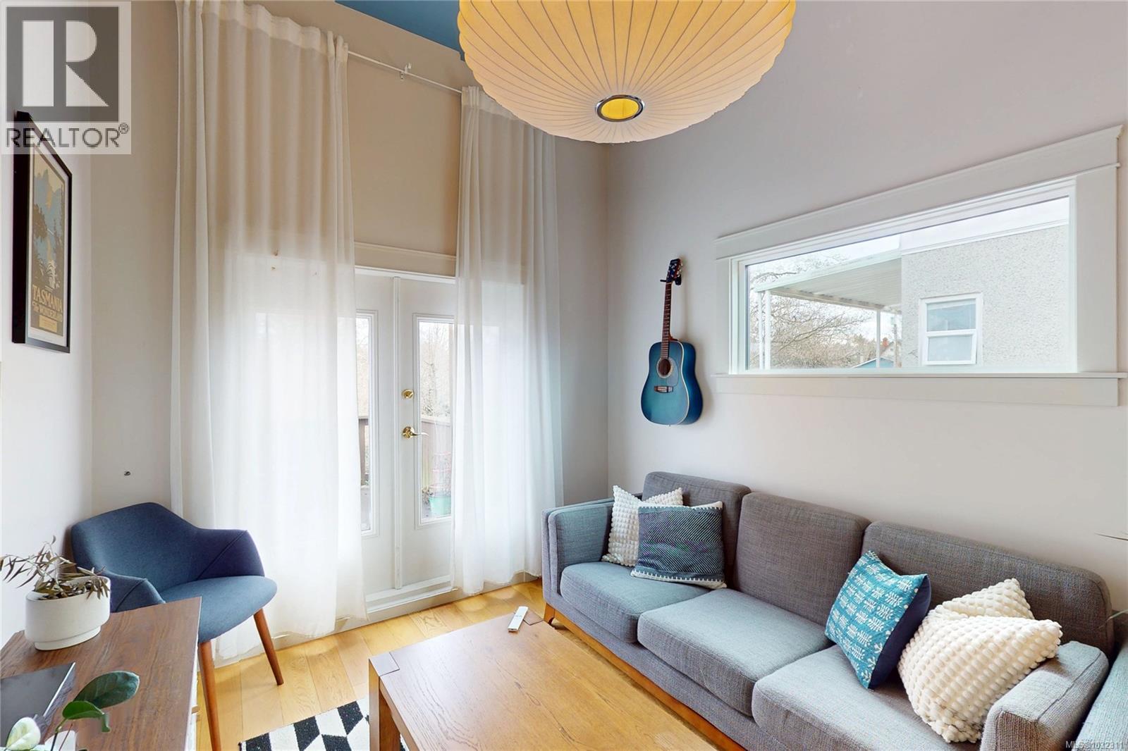  1709 Fernwood Road, Victoria