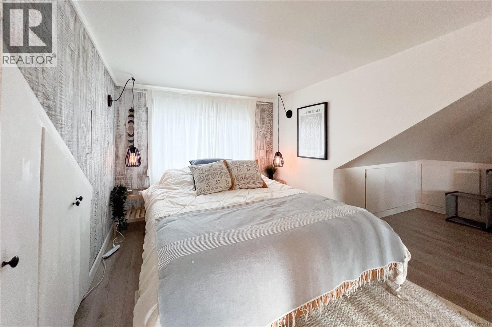  1709 Fernwood Road, Victoria