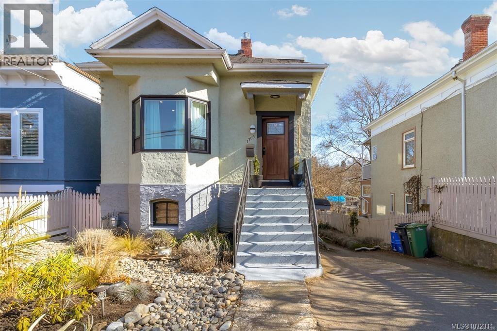  1709 Fernwood Road, Victoria