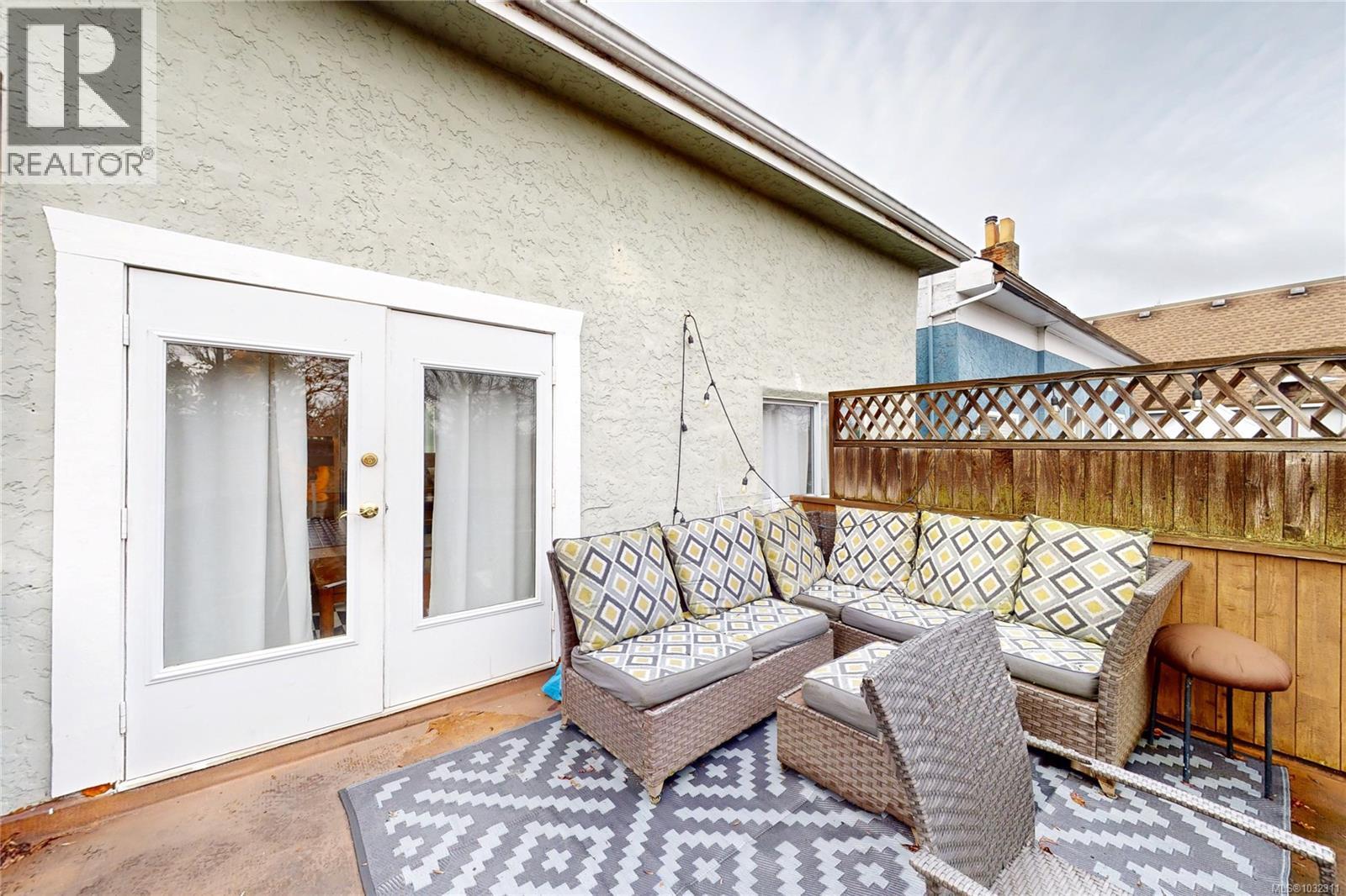  1709 Fernwood Road, Victoria