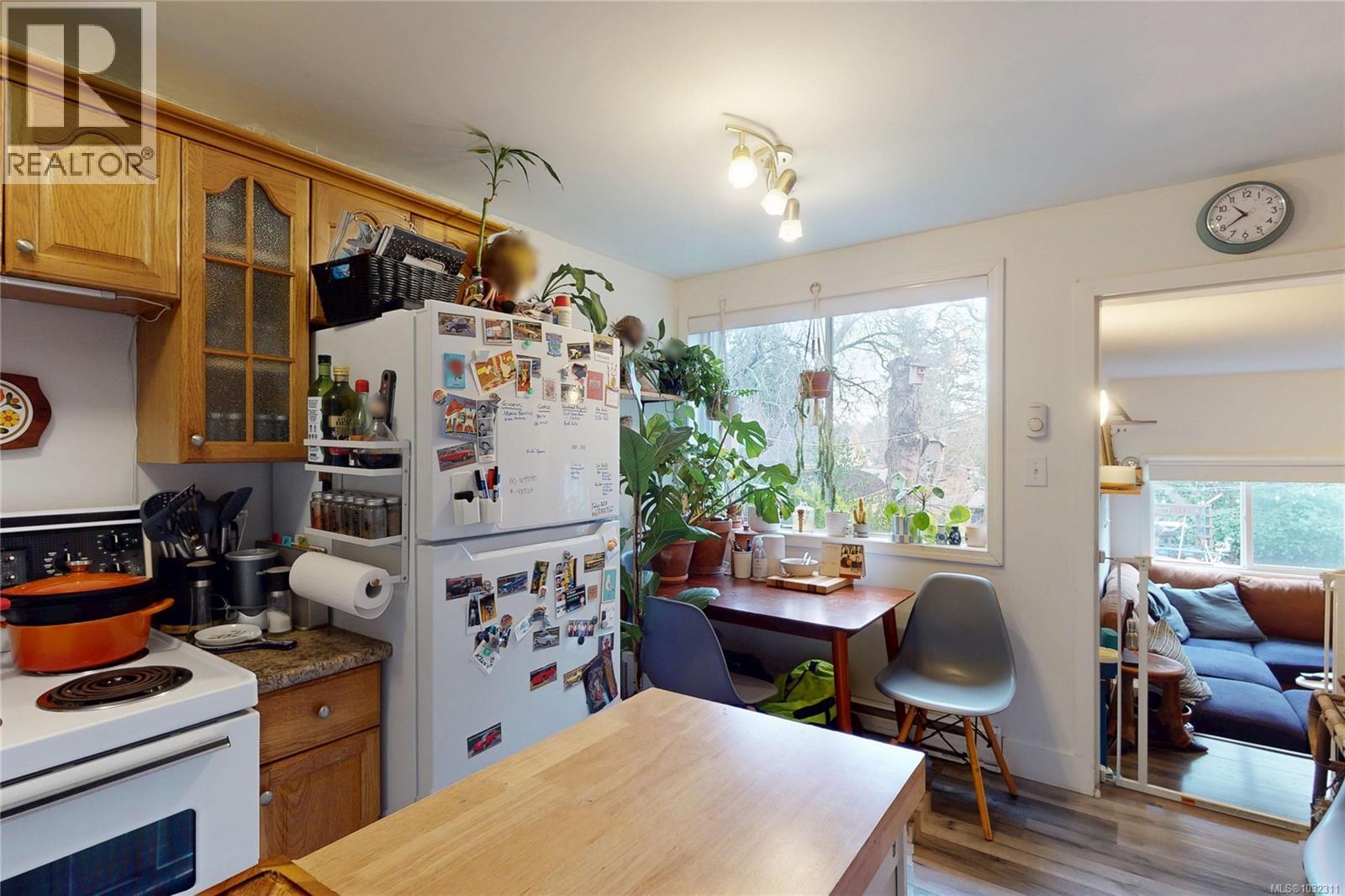  1709 Fernwood Road, Victoria