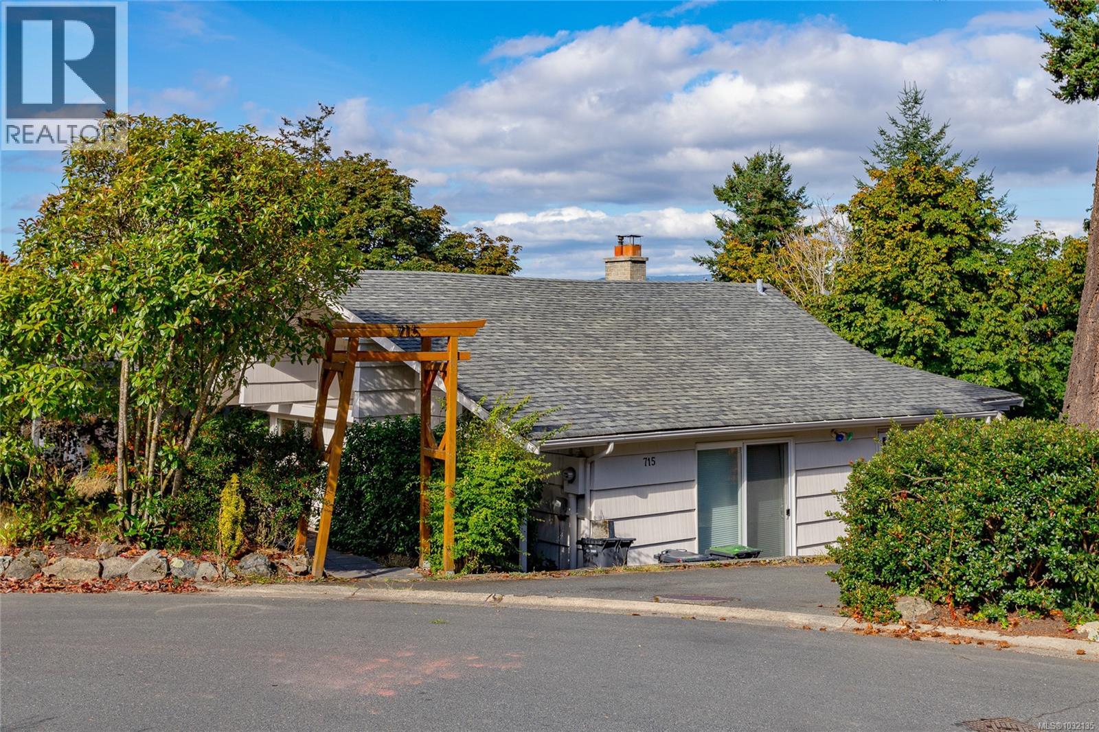 715 LUSCOMBE PL - 12