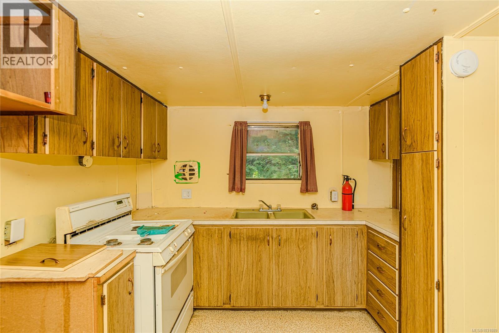 140 SALTAIR LANE - 36