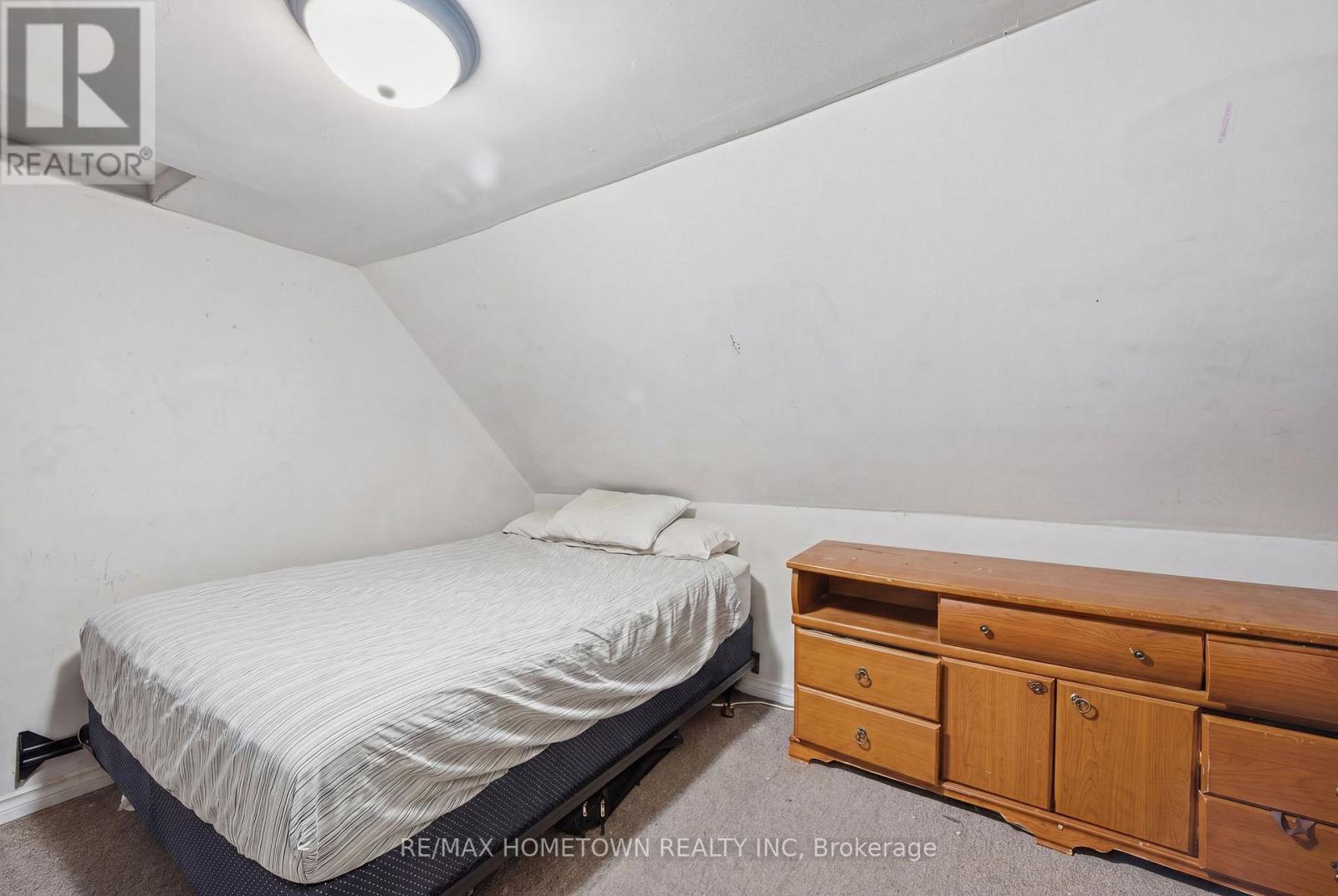Bedroom 1 (decluttered virtually)