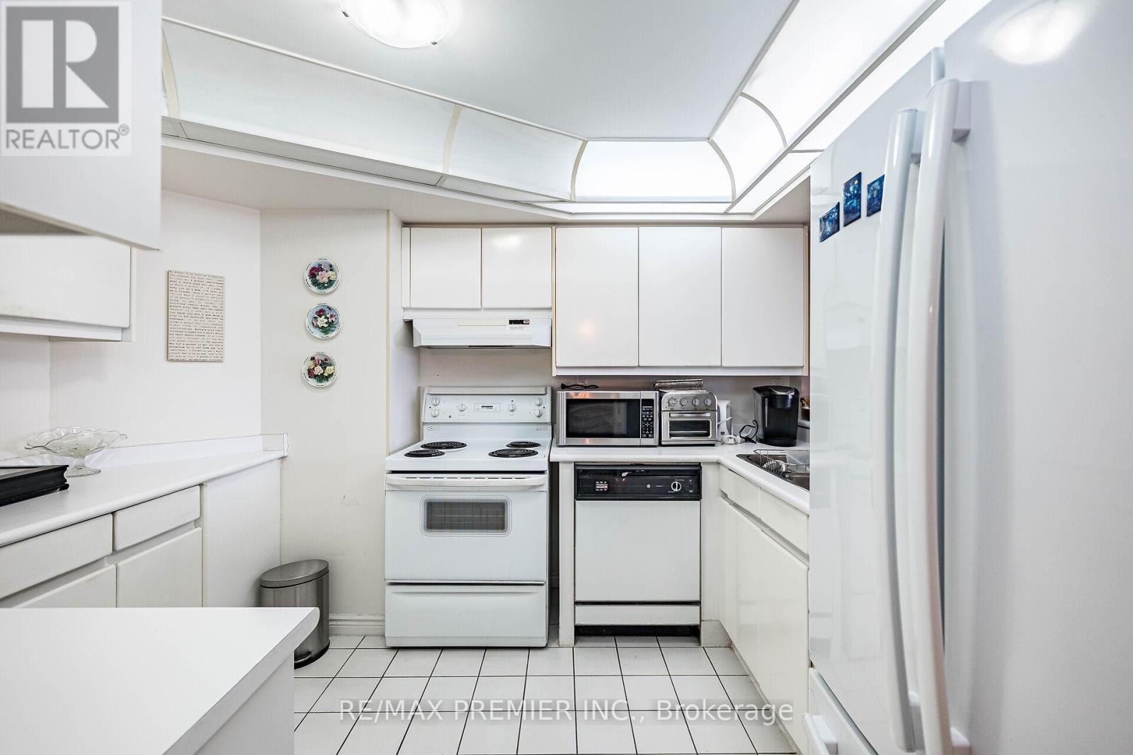 #1412 7300 YONGE STREET - 23