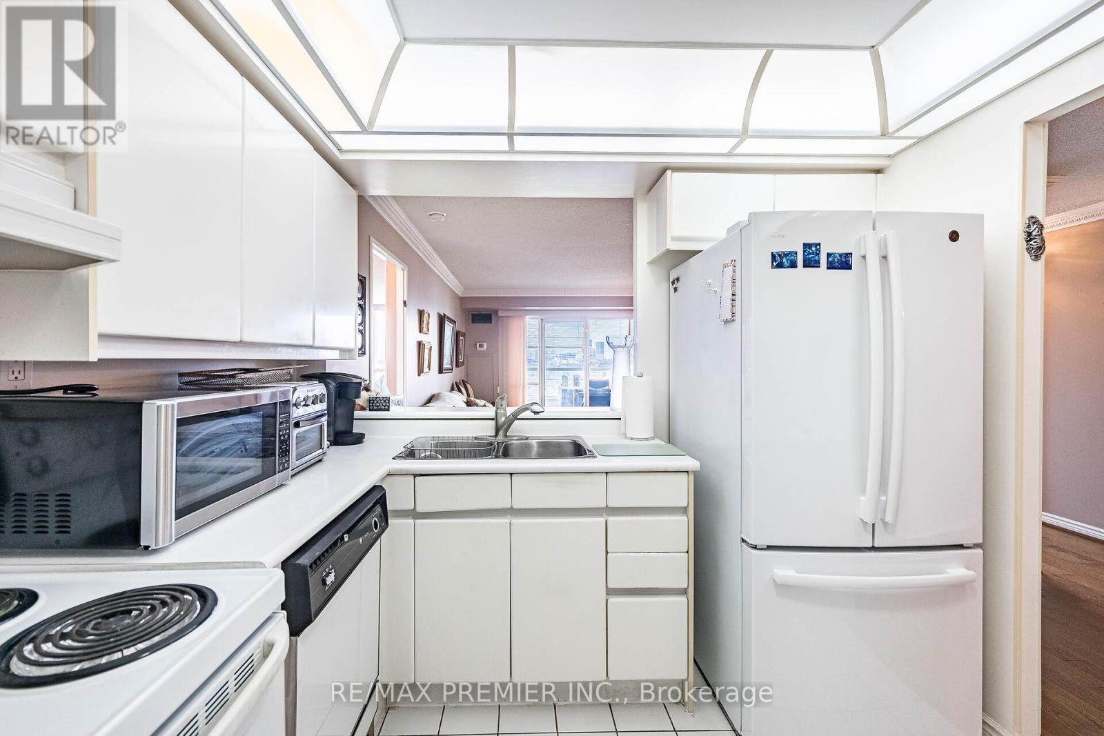 #1412 7300 YONGE STREET - 25
