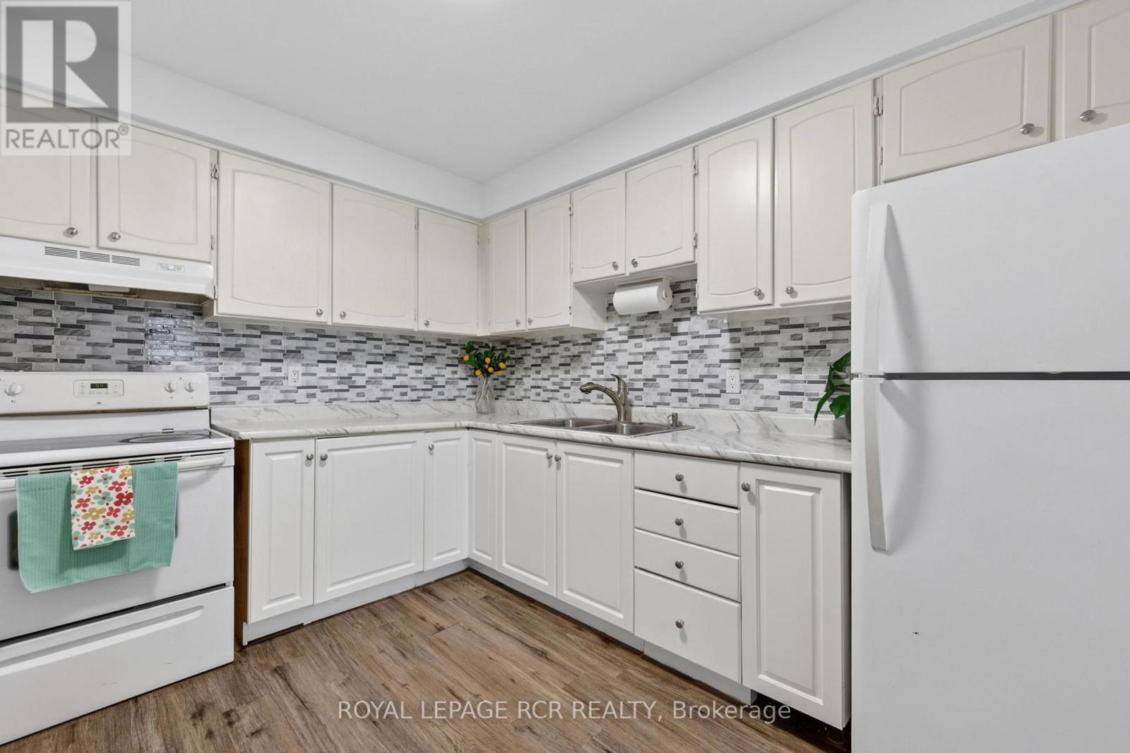 #31 246 TUPPER BOULEVARD - 20