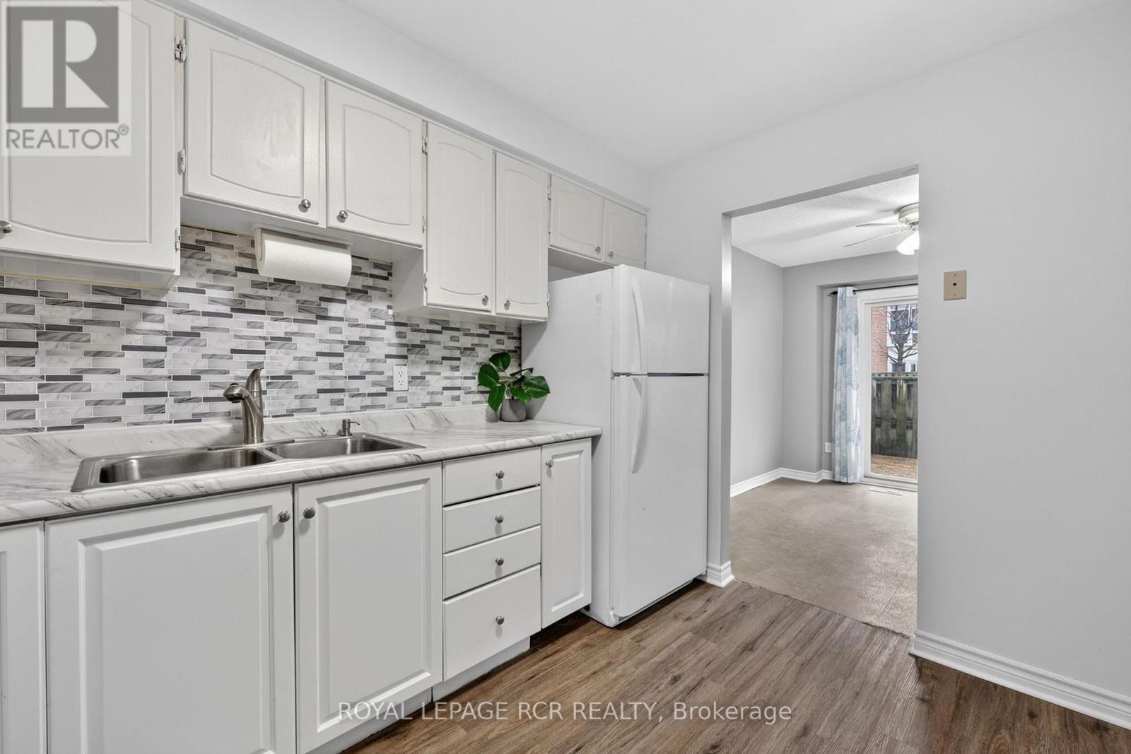 #31 246 TUPPER BOULEVARD - 22