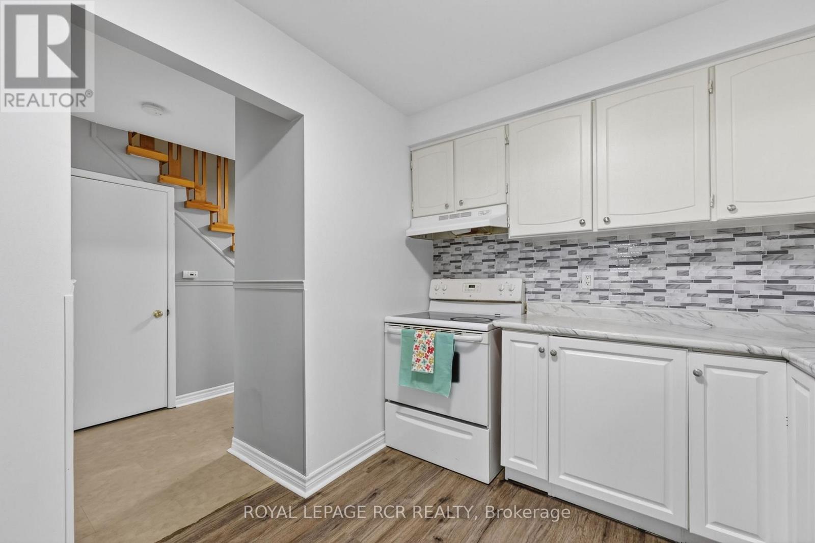 #31 246 TUPPER BOULEVARD - 24