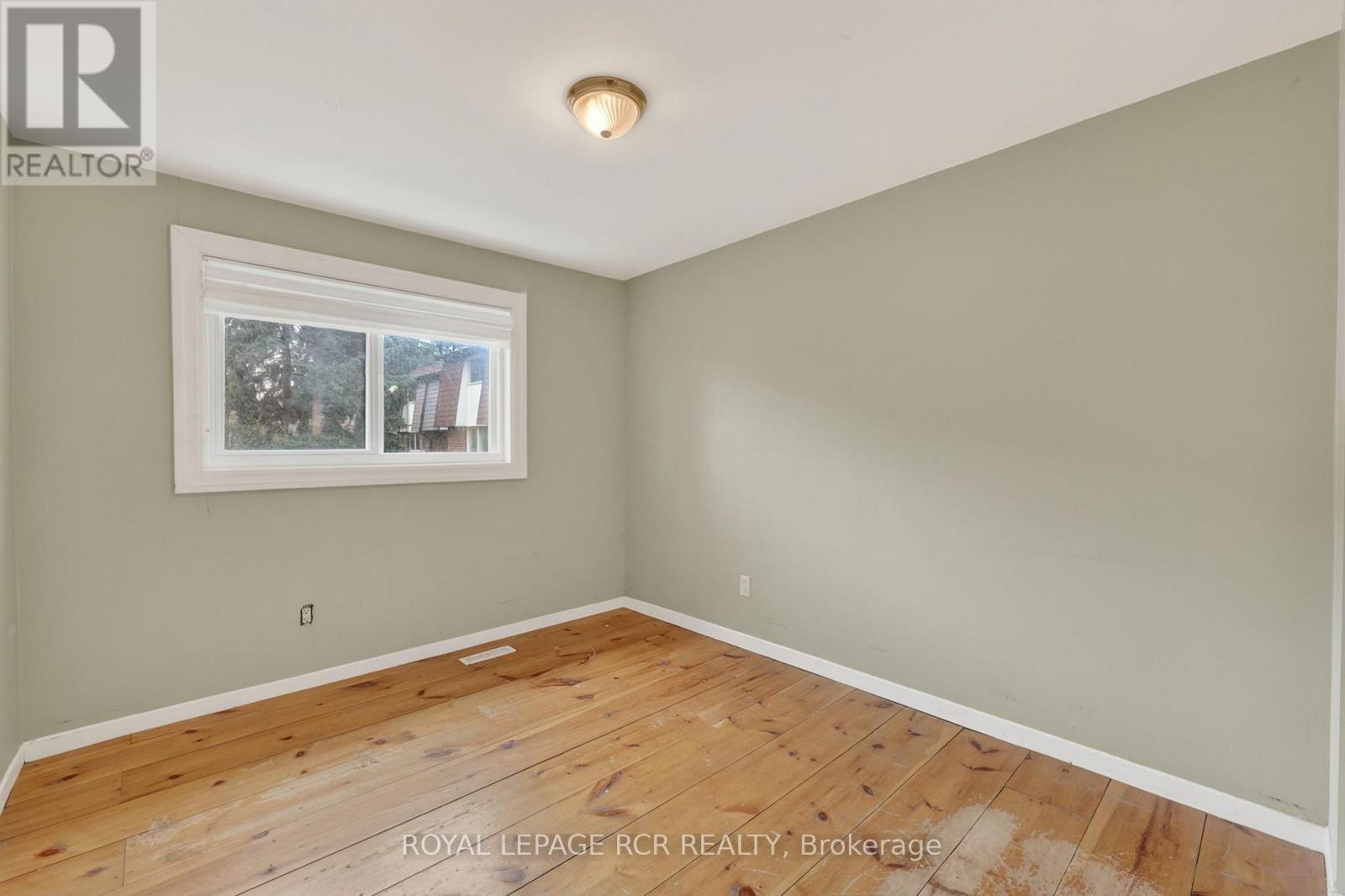 #31 246 TUPPER BOULEVARD - 33