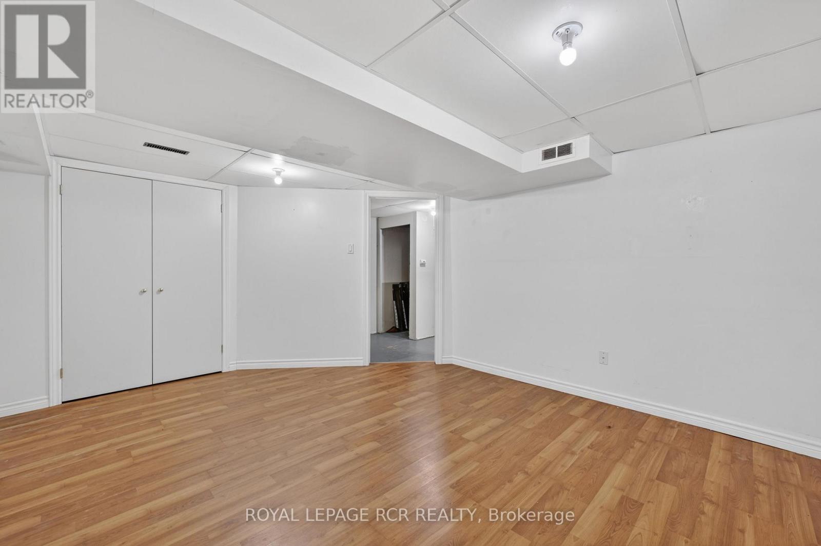 #31 246 TUPPER BOULEVARD - 40