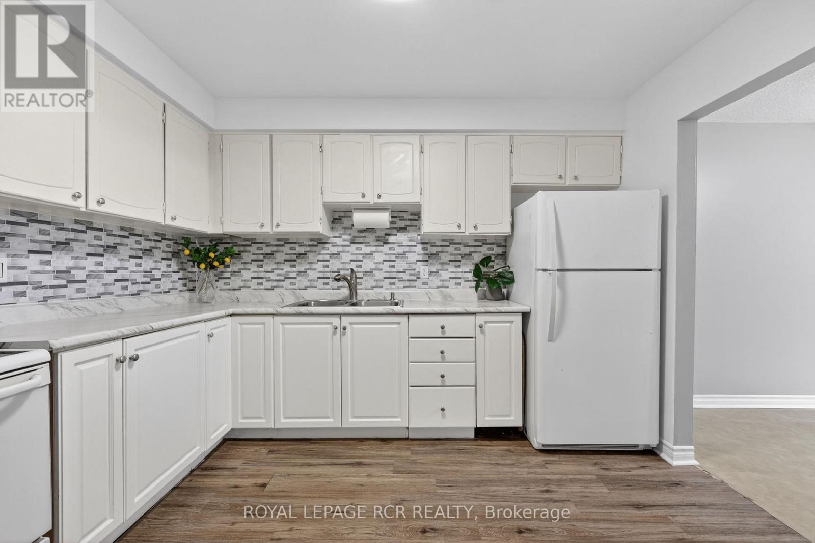 #31 246 TUPPER BOULEVARD - 21