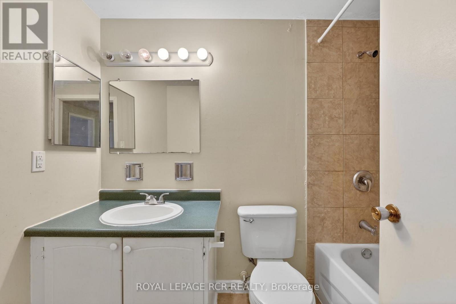 #31 246 TUPPER BOULEVARD - 37
