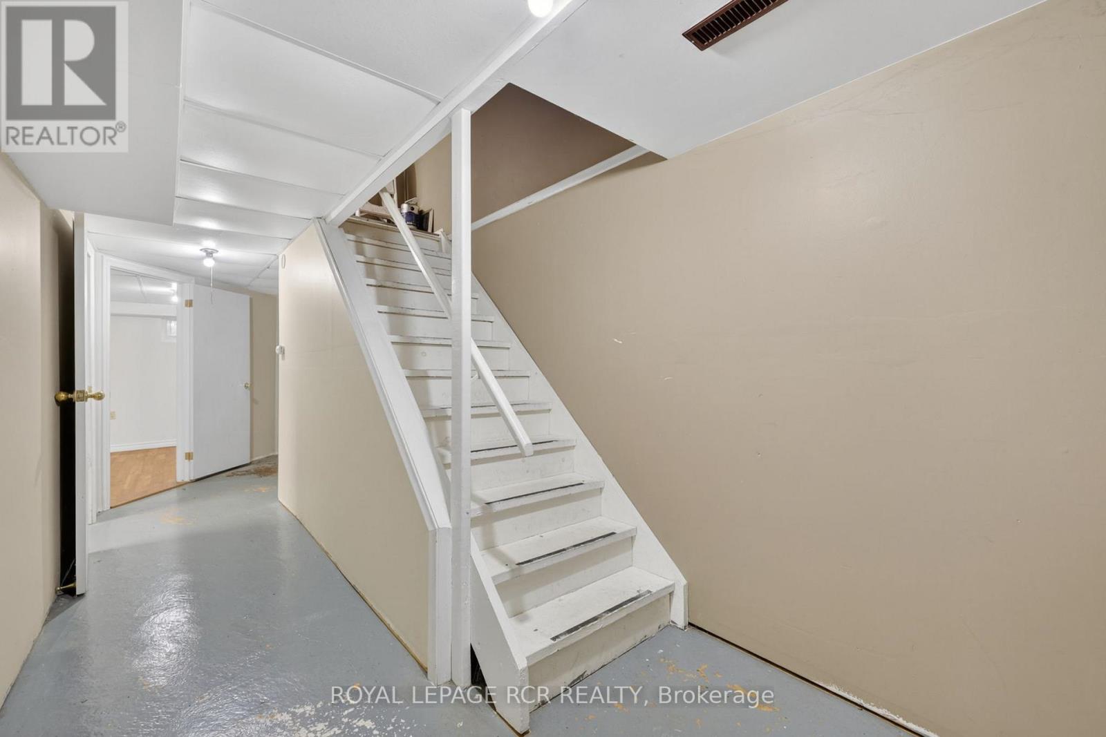 #31 246 TUPPER BOULEVARD - 38