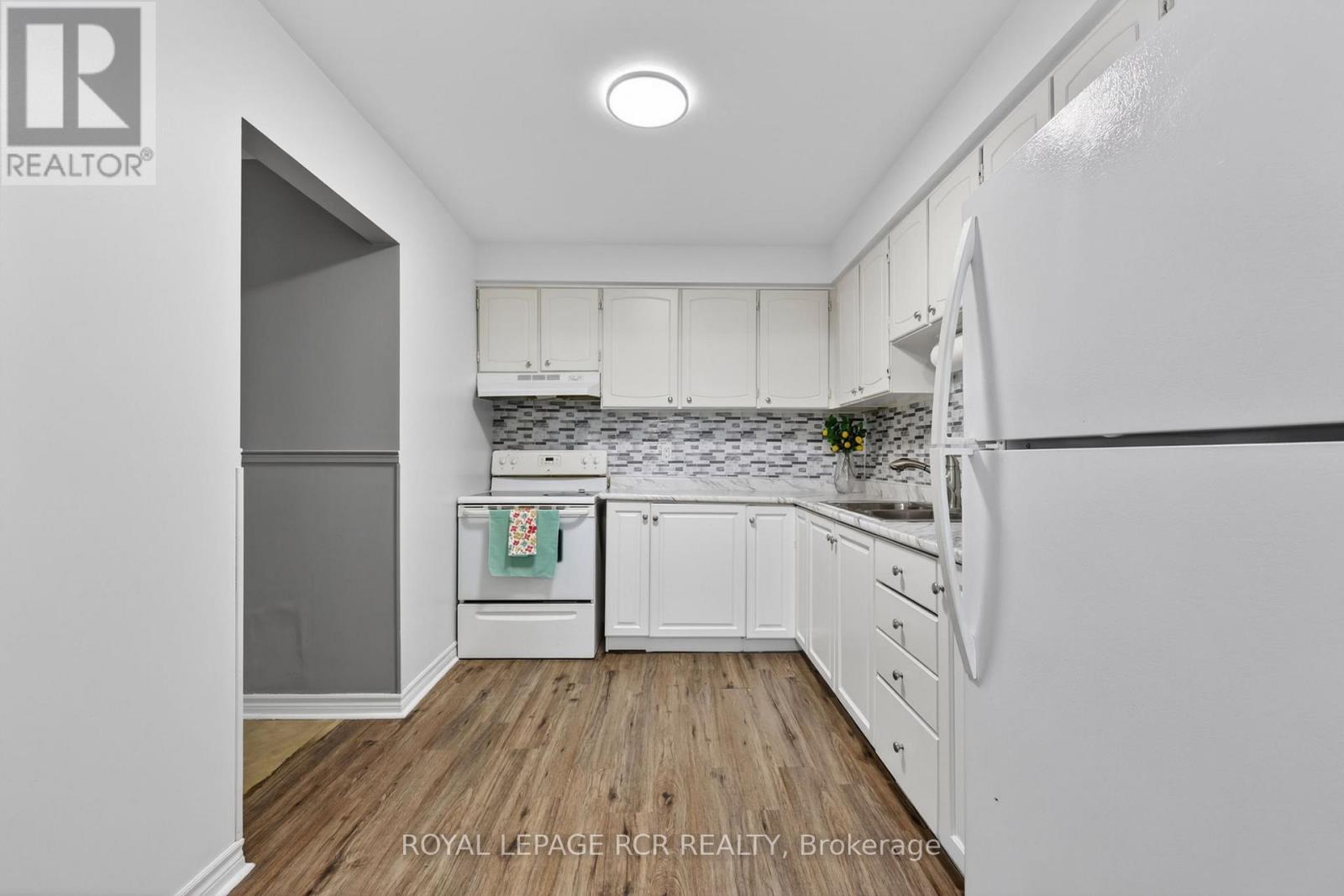 #31 246 TUPPER BOULEVARD - 19