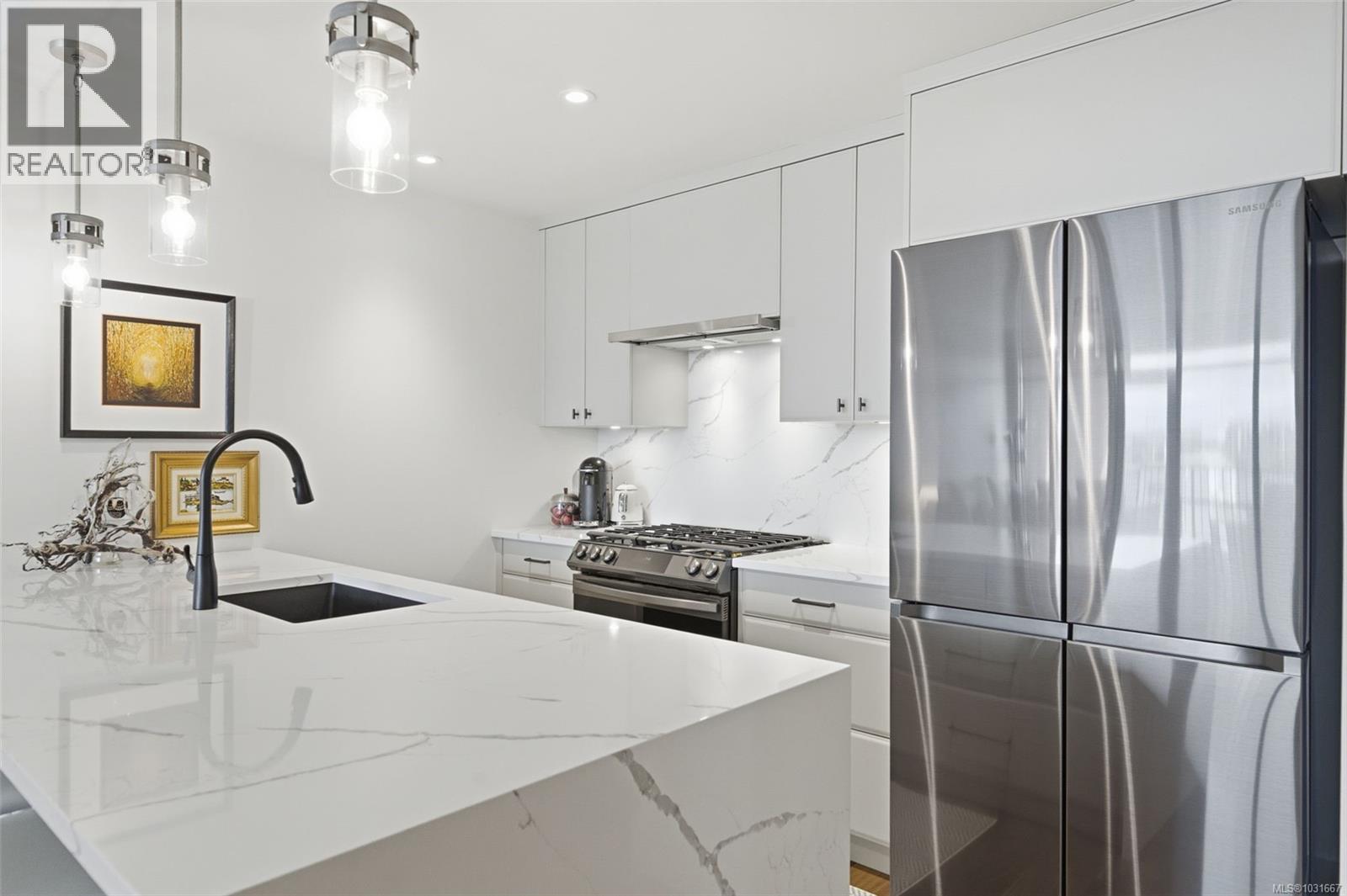 #714 21 DALLAS RD - 13