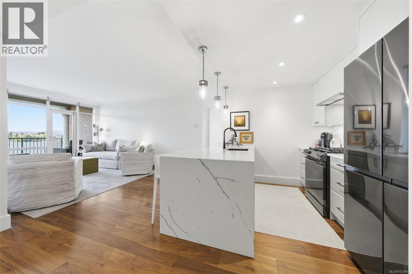 #714 21 DALLAS RD - 10