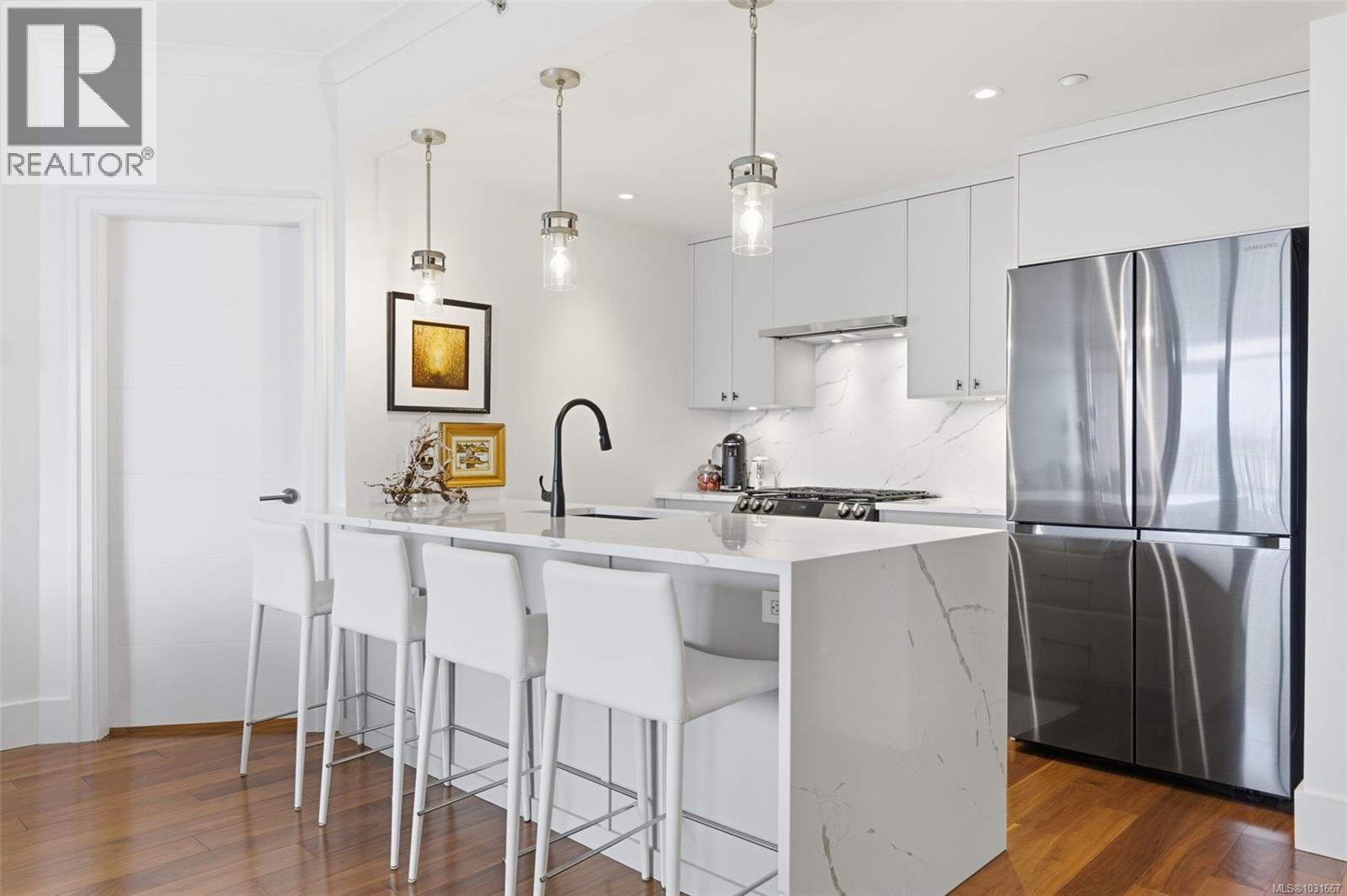 #714 21 DALLAS RD - 11