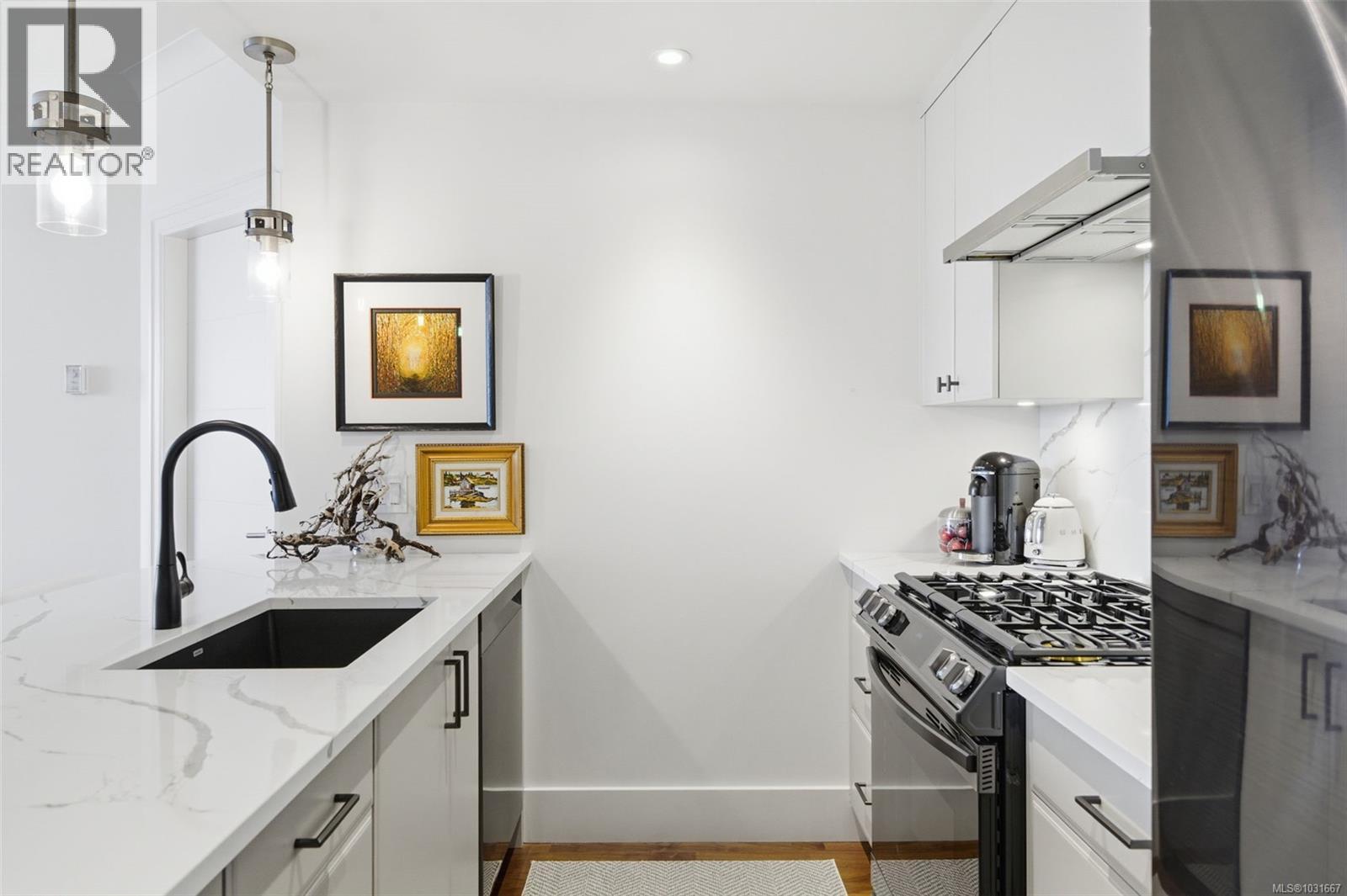 #714 21 DALLAS RD - 14