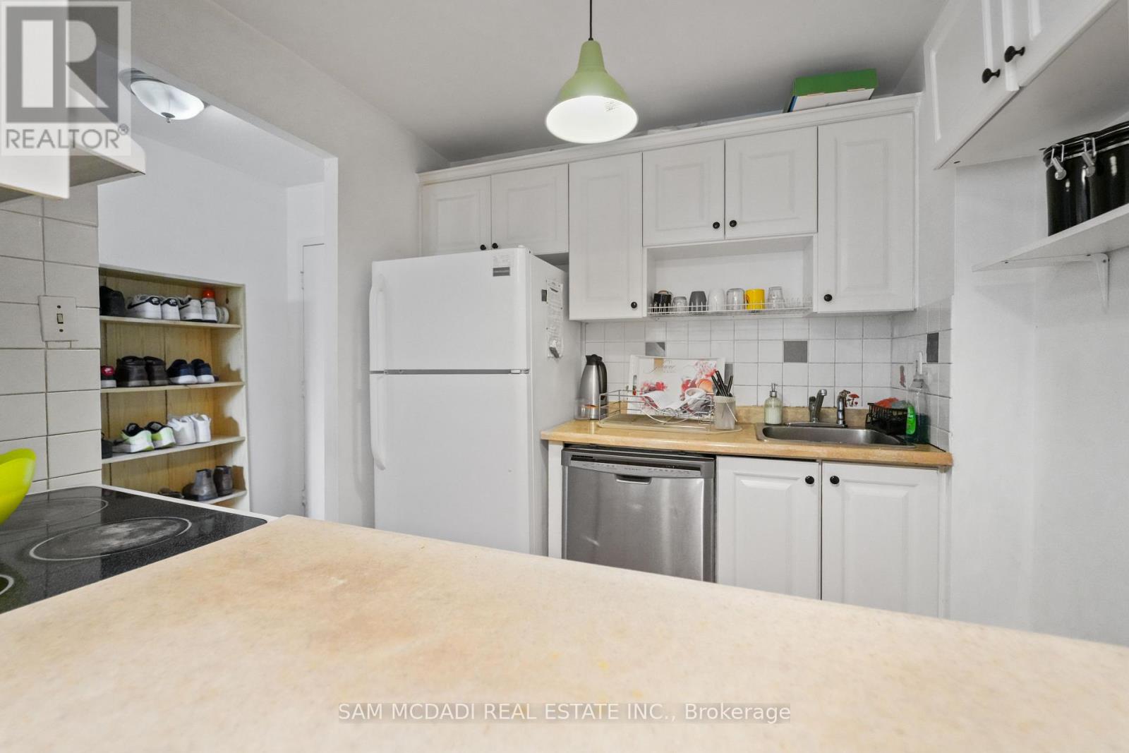#112 1050 FALGARWOOD DRIVE - 10