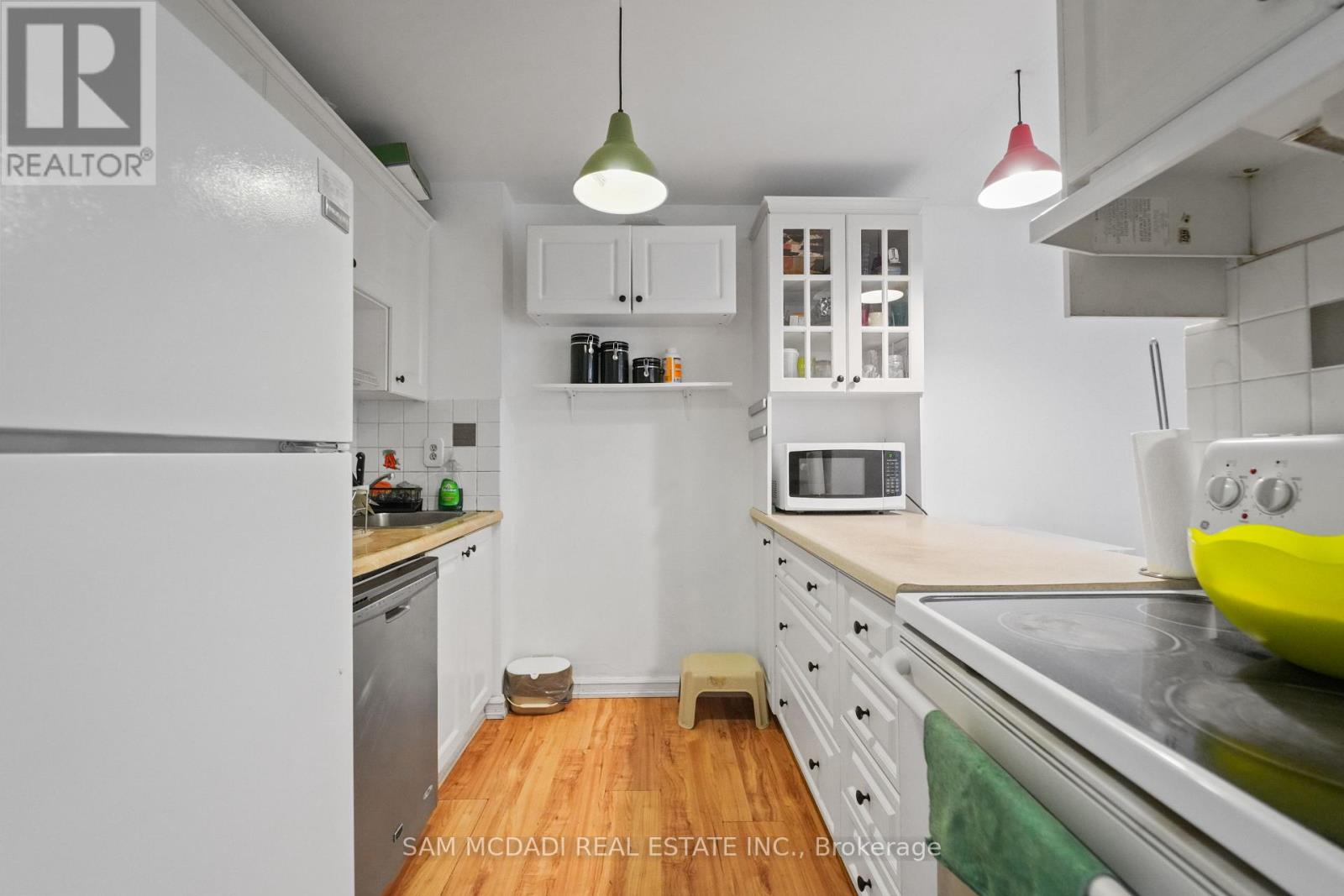 #112 1050 FALGARWOOD DRIVE - 11