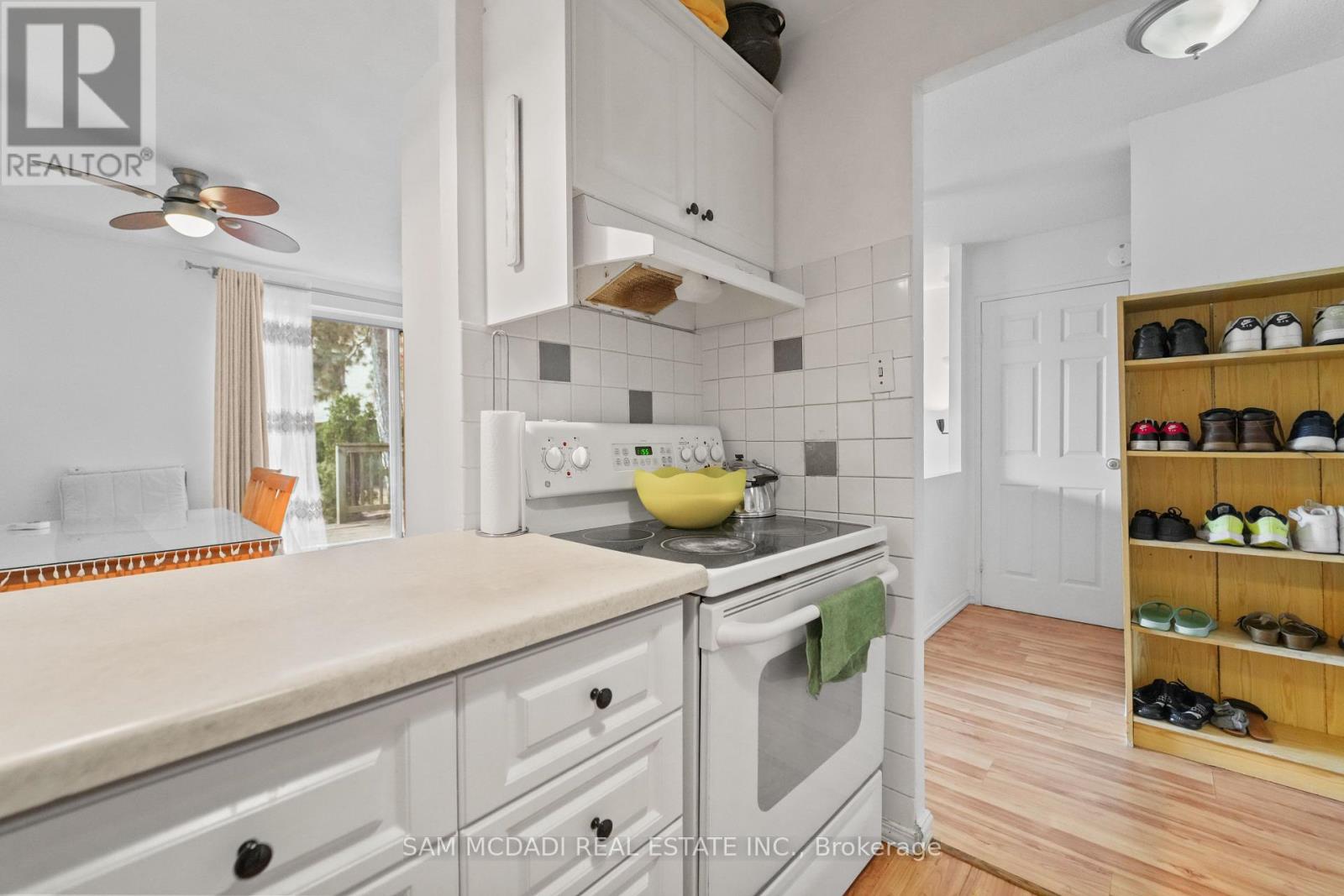 #112 1050 FALGARWOOD DRIVE - 12
