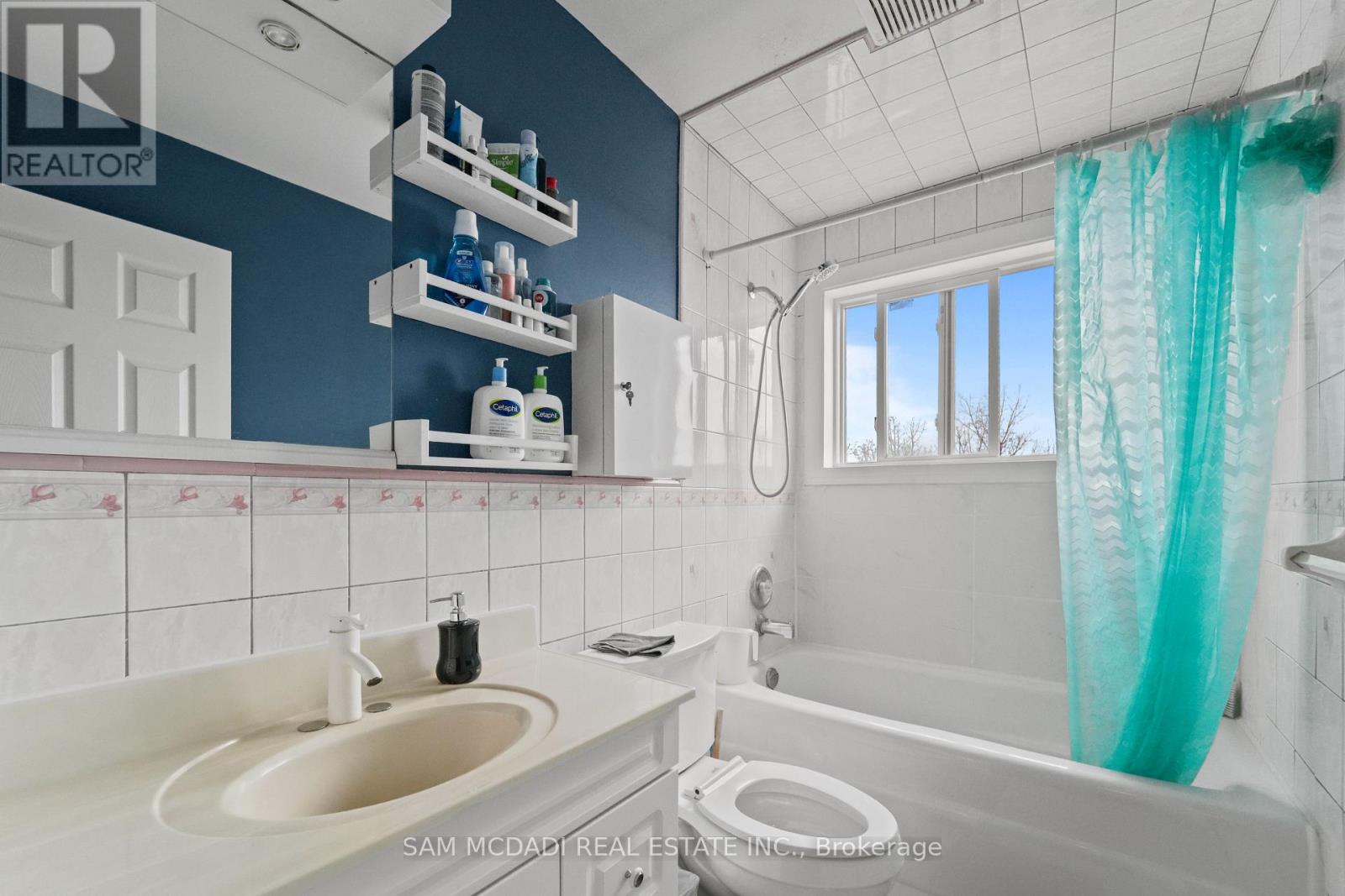 #112 1050 FALGARWOOD DRIVE - 23