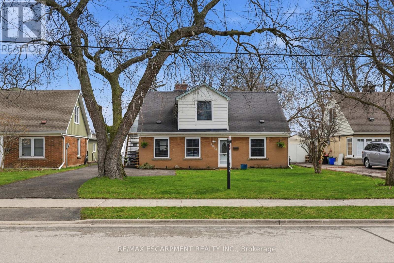 2074 CHURCHILL AVENUE