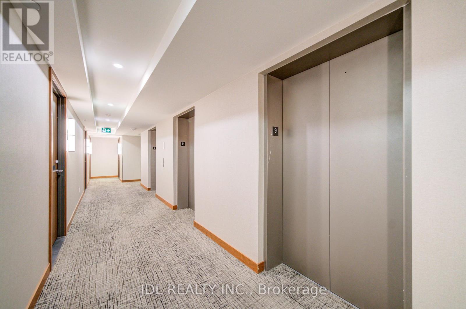 #902 17 BATHURST STREET - 18