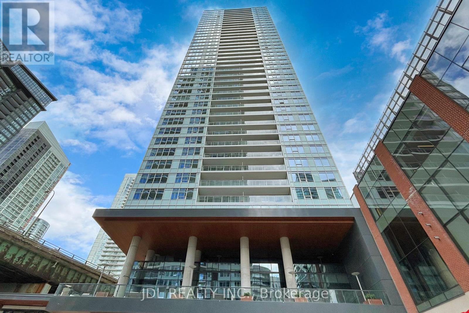 #902 17 BATHURST STREET - 20