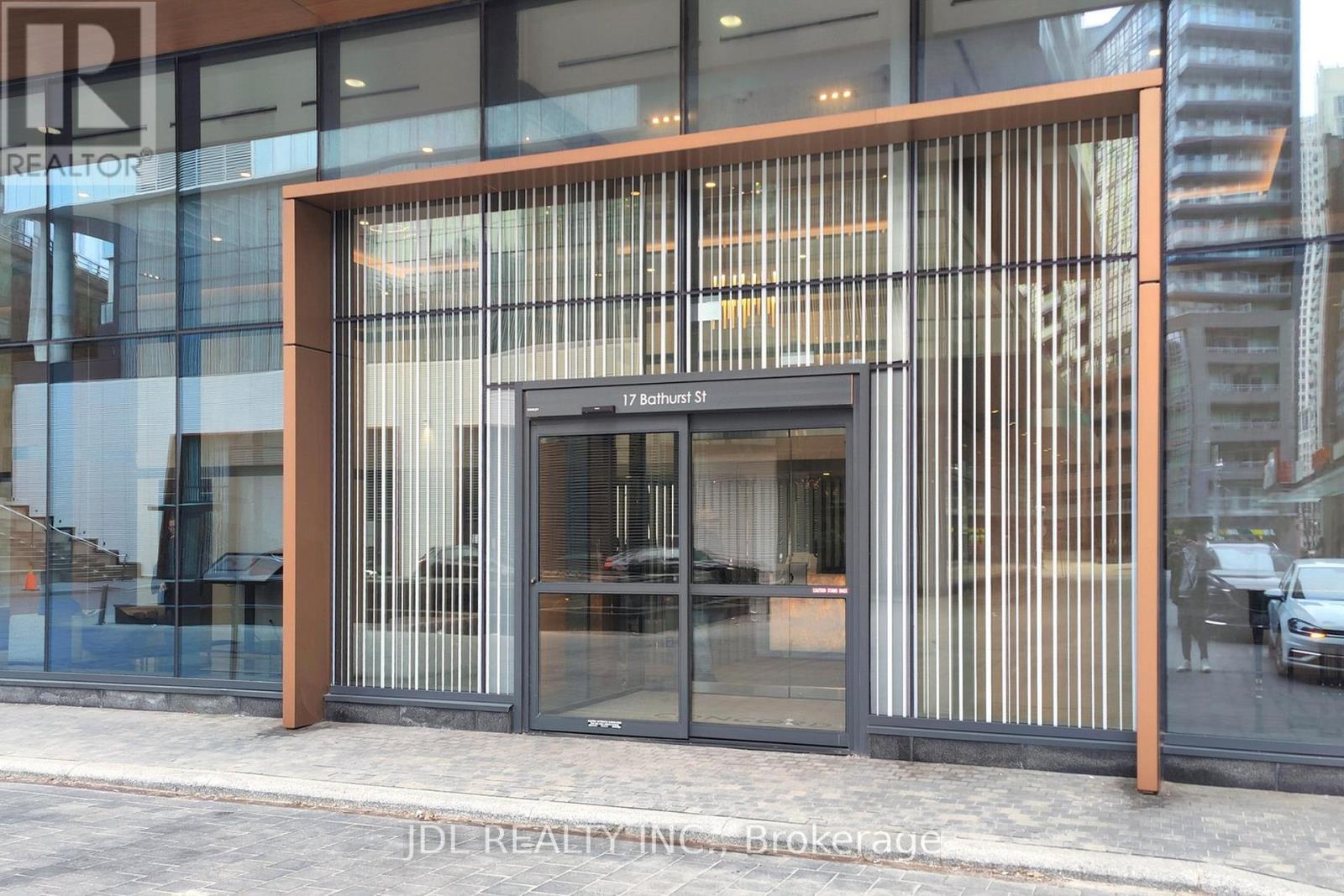 #902 17 BATHURST STREET - 21