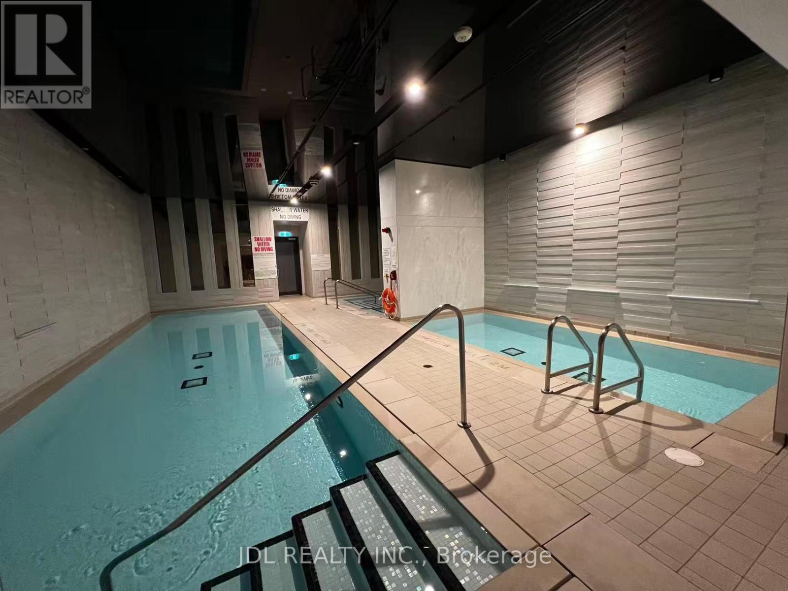 #902 17 BATHURST STREET - 28