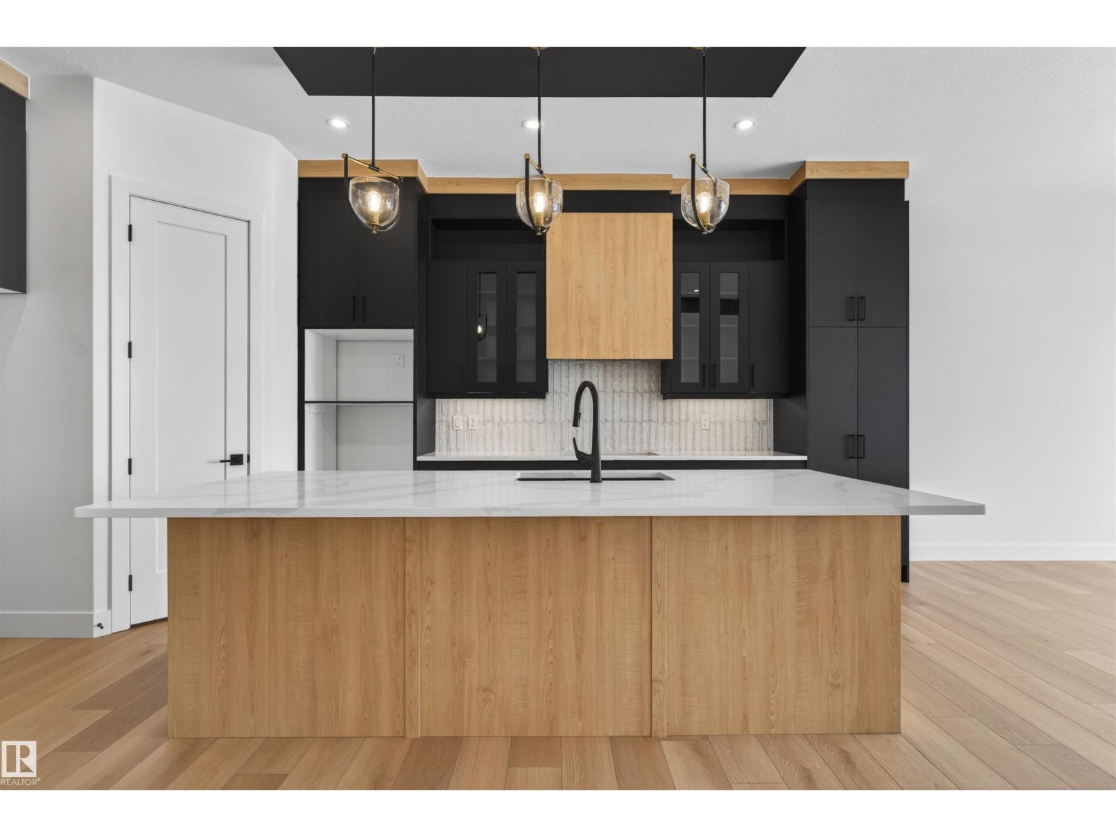 27 ROSEWOOD WY, St. Albert