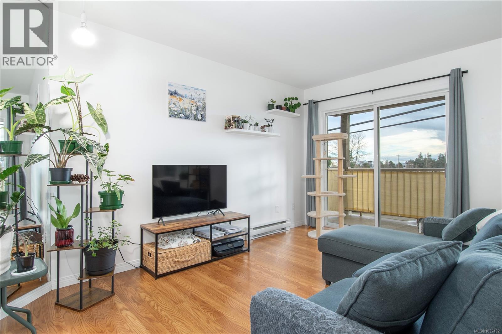 #202 2525 FITZGERALD AVE - 4